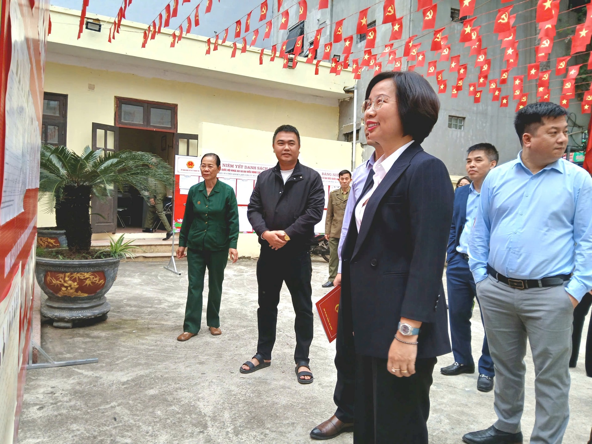 Chủ tịch Ủy ban MTTQ Thành phố Bùi Huyền Mai kiểm tra công tác chuẩn bị bầu cử tại 5 xã, phường- Ảnh 5.