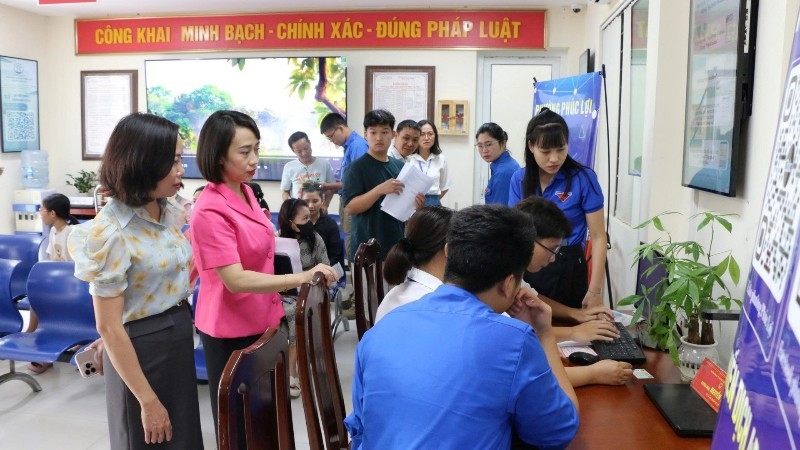 “Đến trước nhu cầu – Tiên phong phục vụ”: Hà Nội ban hành quy trình hoạt động của Tổ Hành chính công xung kích hỗ trợ người dân thực hiện thủ tục hành chính- Ảnh 3.
