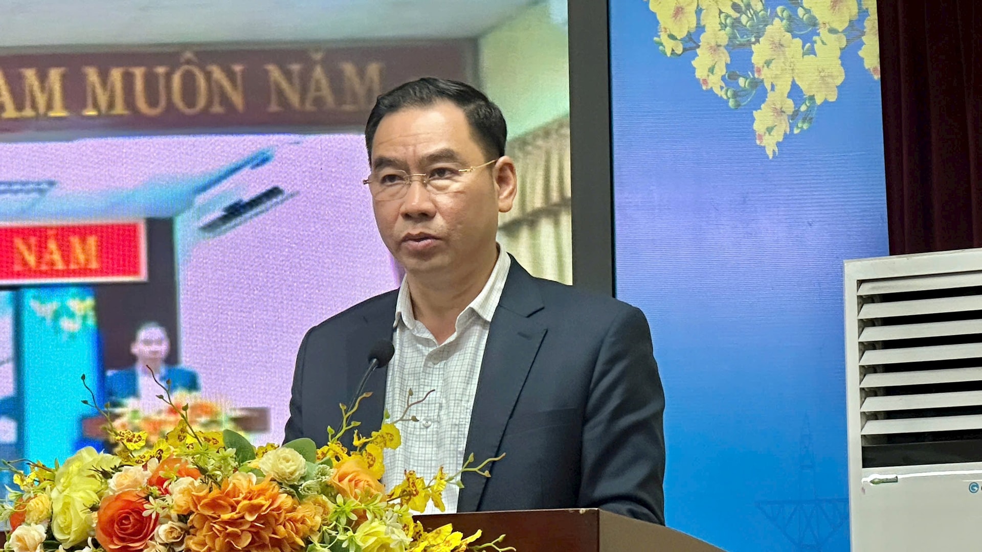 Ứng cử đại biểu HĐND thành phố Hà Nội - Đơn vị bầu cử số 18 tiếp xúc cử tri, vận động bầu cử- Ảnh 2.