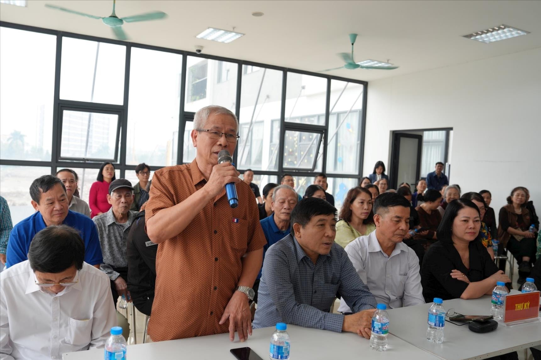 Ứng viên đại biểu HĐND phường Yên Sở tiếp xúc cử tri trình bày Chương trình hành động- Ảnh 2.