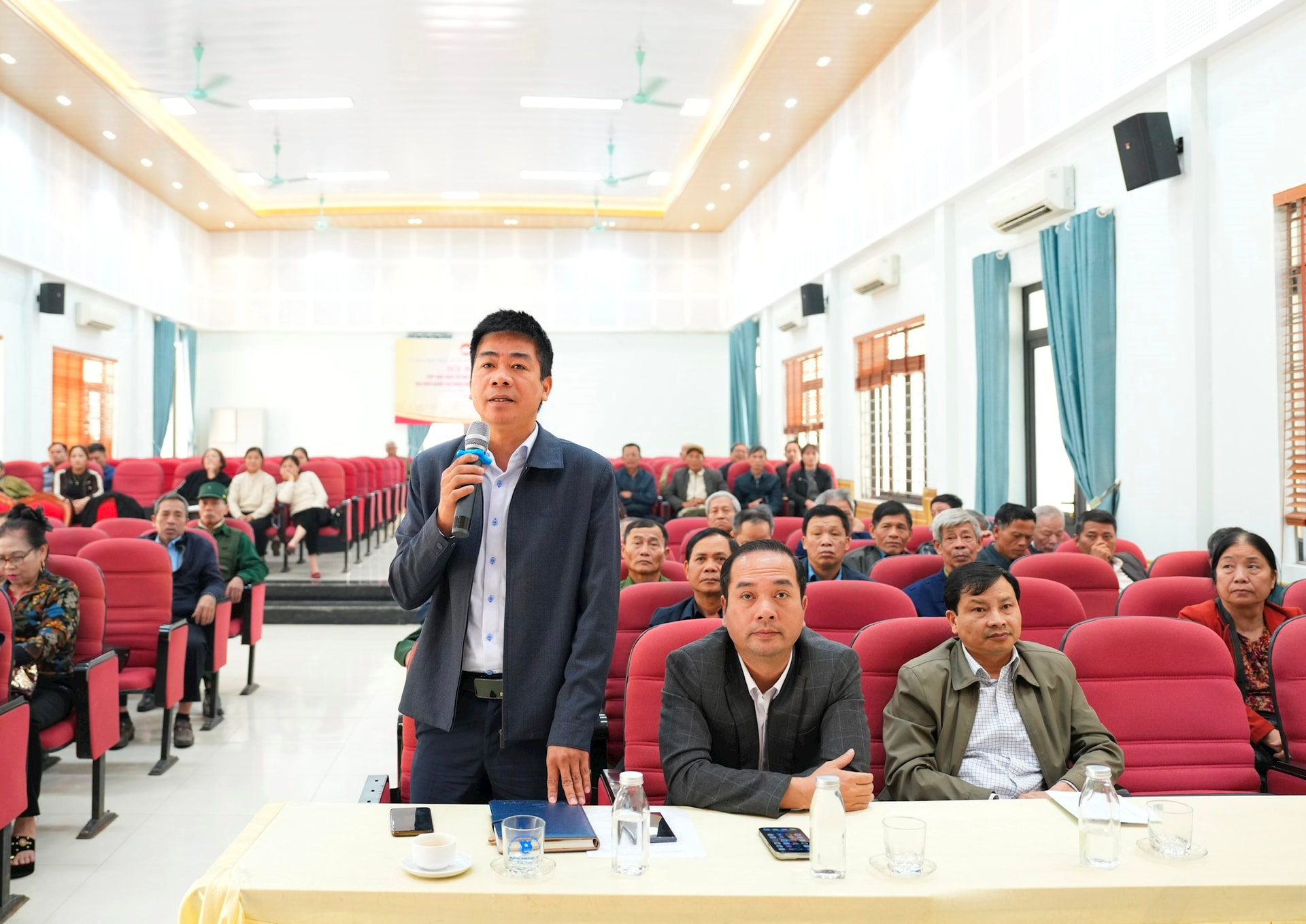 Ứng cử viên đại biểu HĐND Thành phố tiếp xúc cử tri các xã: Sơn Đồng, Dương Hòa, An Khánh- Ảnh 9.