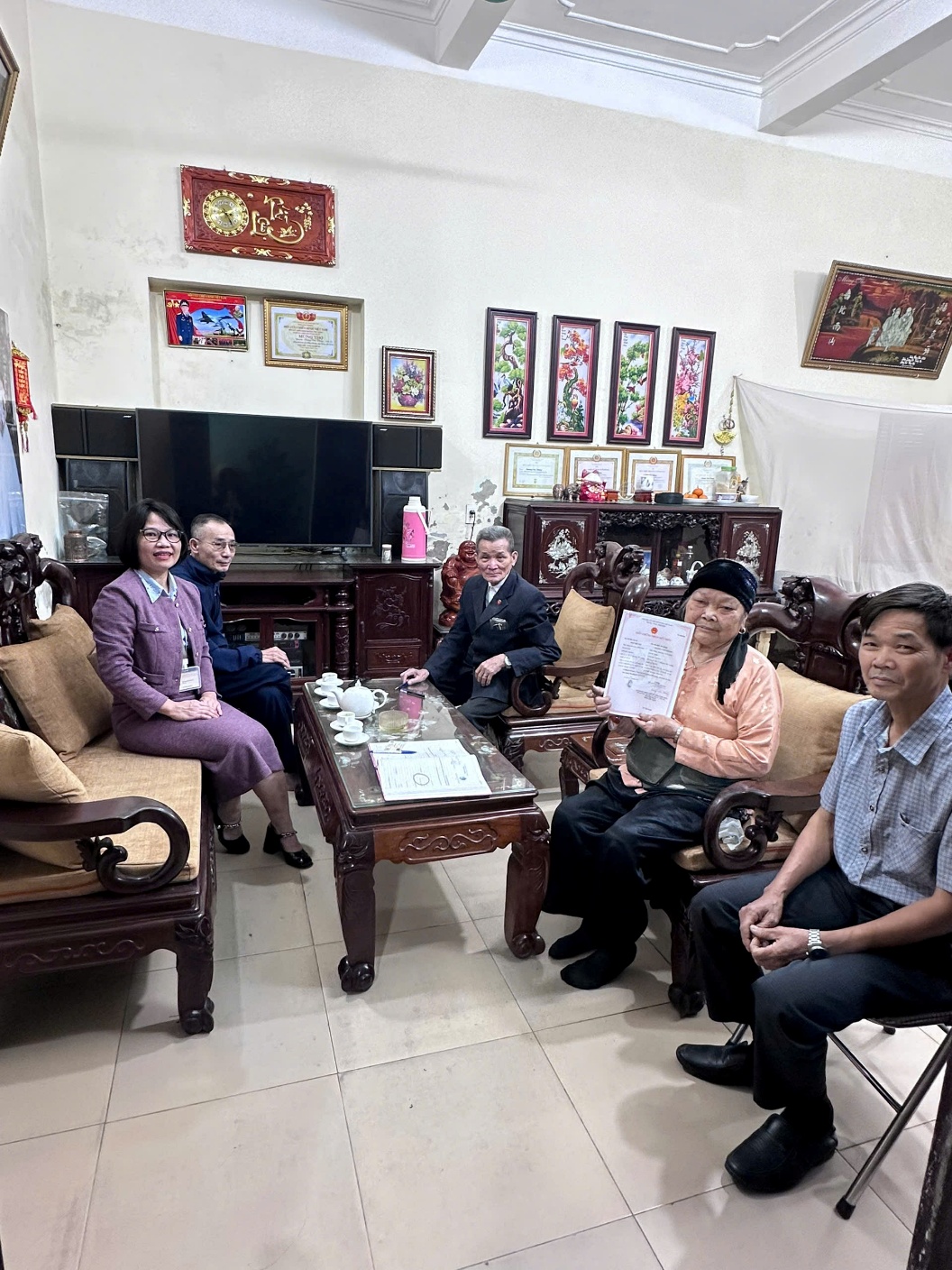 Mang dịch vụ công đến tận nhà dân – Câu chuyện đẹp từ Điểm Hỗ trợ dịch vụ công số Phú Lương- Ảnh 1.