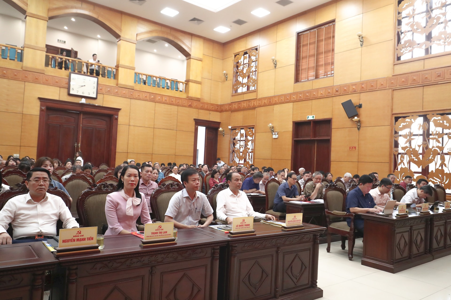 Tây Hồ triển khai Chỉ thị 09-CT/TU: Chú trọng chuyển từ quản lý hành chính sang quản trị hiện đại- Ảnh 1.