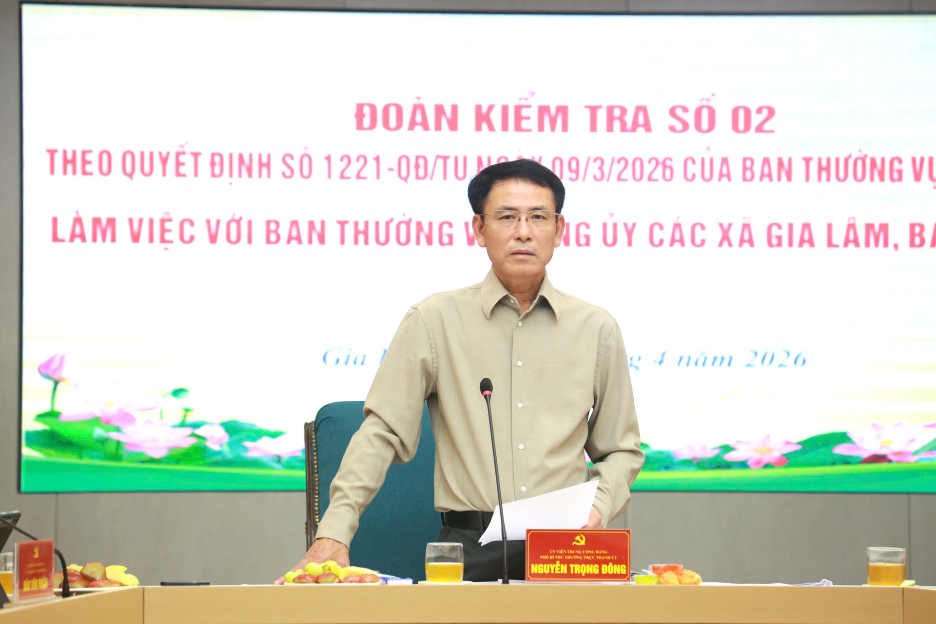 Phó Bí thư Thường trực Thành ủy Nguyễn Trọng Đông làm việc với Ban Thường vụ Đảng ủy xã Gia Lâm và Bát Tràng- Ảnh 6.