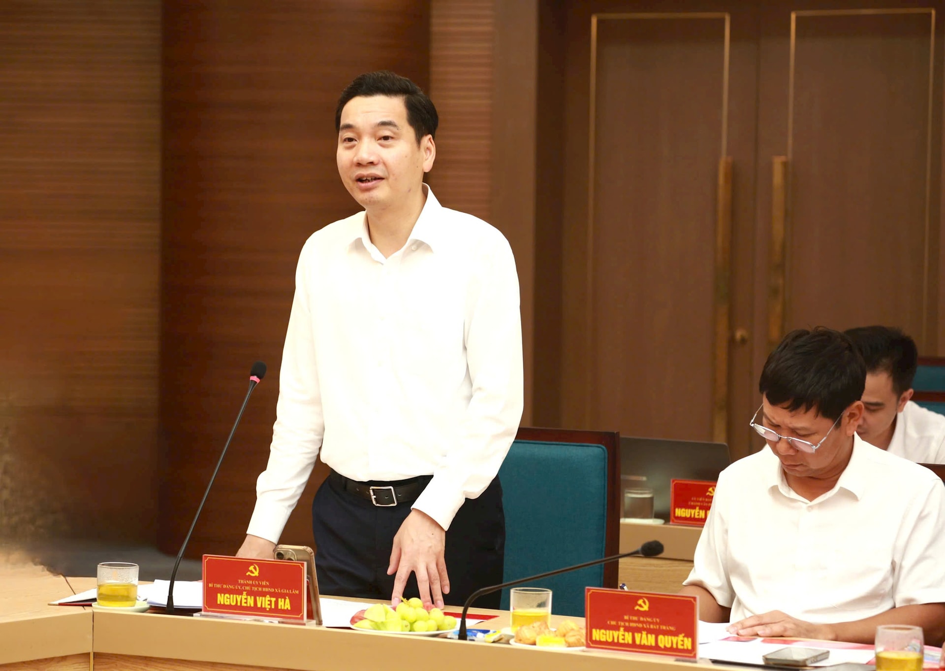 Phó Bí thư Thường trực Thành ủy Nguyễn Trọng Đông làm việc với Ban Thường vụ Đảng ủy xã Gia Lâm và Bát Tràng- Ảnh 2.