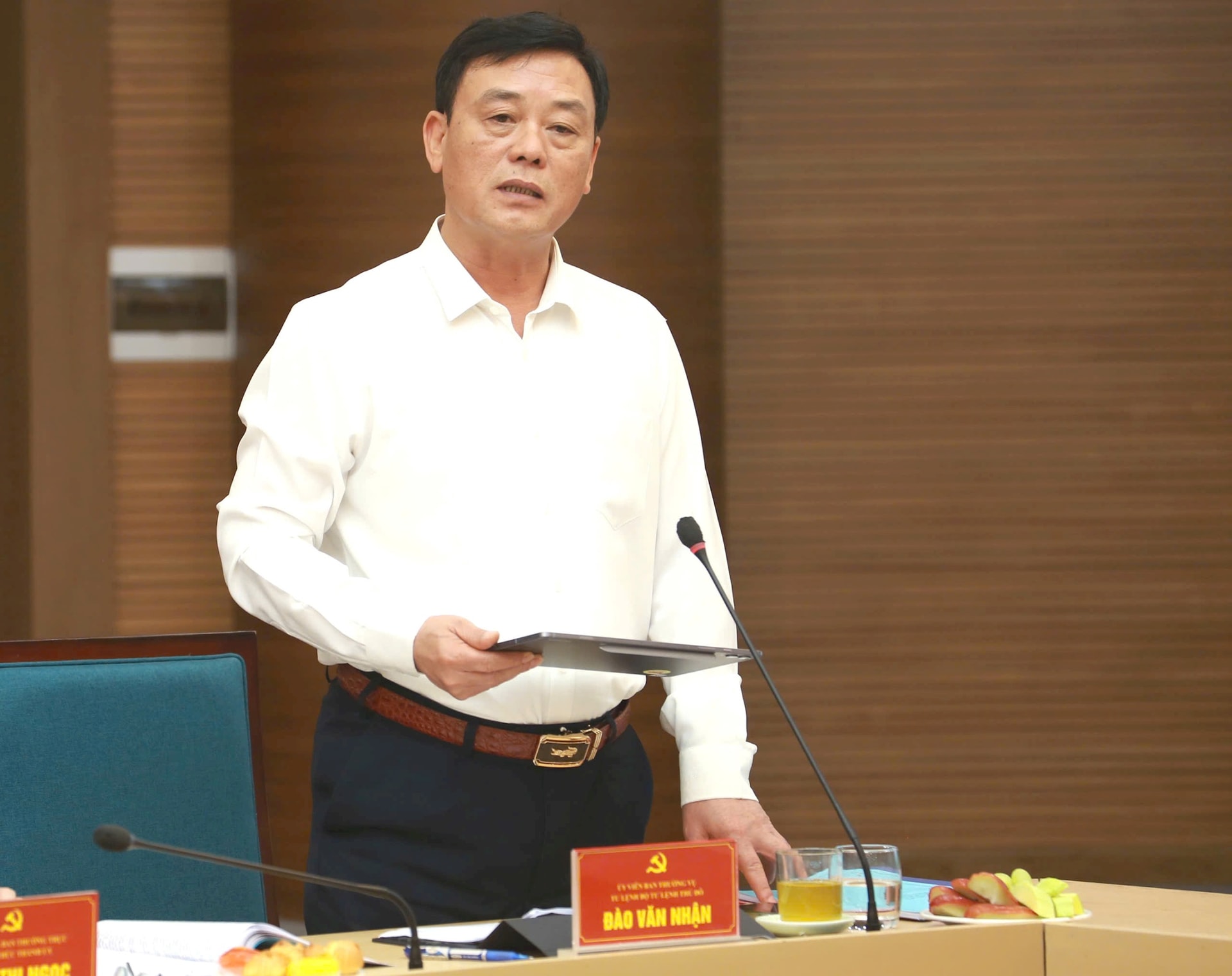 Phó Bí thư Thường trực Thành ủy Nguyễn Trọng Đông làm việc với Ban Thường vụ Đảng ủy xã Gia Lâm và Bát Tràng- Ảnh 5.