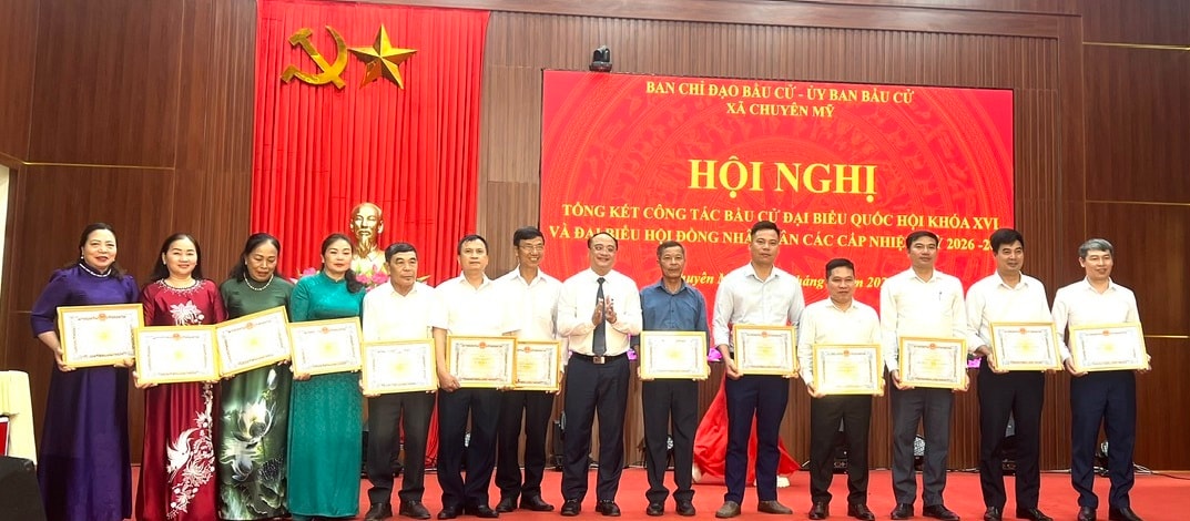 Xã Chuyên Mỹ: Biểu dương, khen thưởng nhiều tập thể, cá nhân trong công tác bầu cử- Ảnh 4.