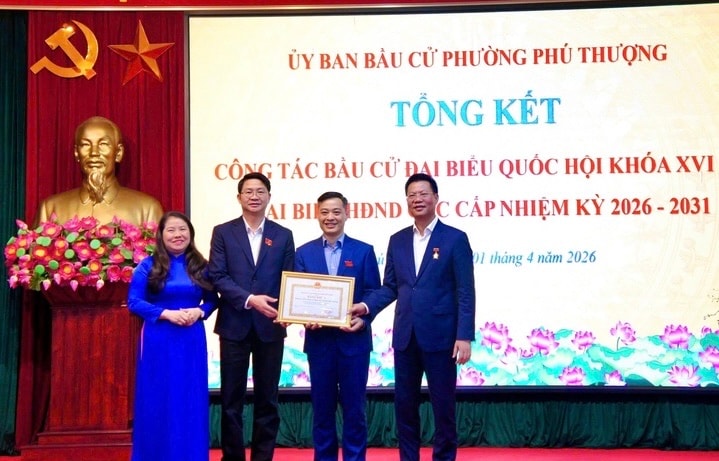 Phường Phú Thượng khen thưởng các tập thể, cá nhân có thành tích xuất sắc trong công tác bầu cử- Ảnh 3.