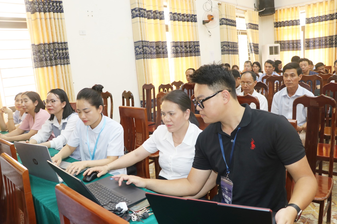 Xã Trần Phú tập huấn sử dụng “HanoiWork” cho cán bộ, công chức, viên chức- Ảnh 2.