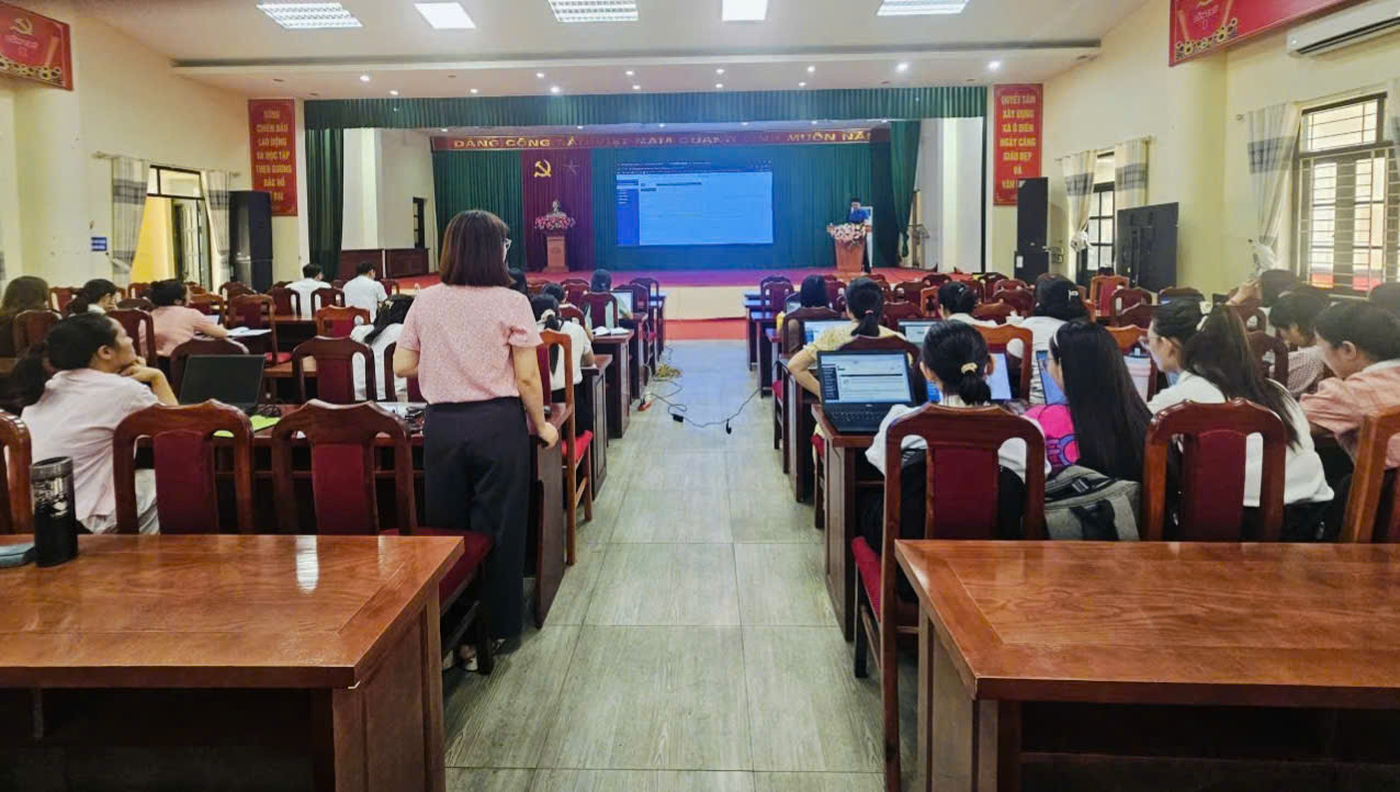 Xã Ô Diên tổ chức tập huấn phần mềm quản lý cơ sở dữ liệu cán bộ, công chức, viên chức- Ảnh 2.