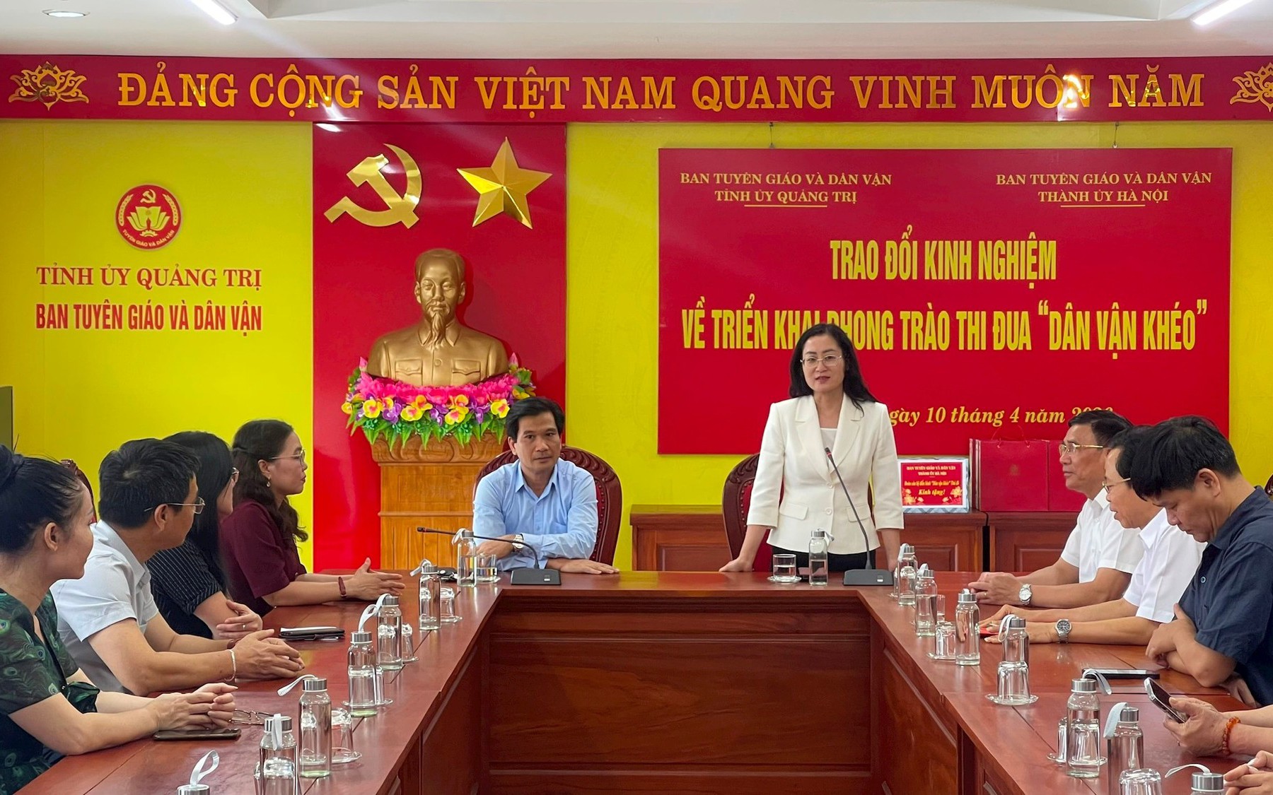 Phó Trưởng Ban Tuyên giáo và Dân vận Thành ủy Hà Nội Nguyễn Thị Huệ phát biểu tại Hội nghị