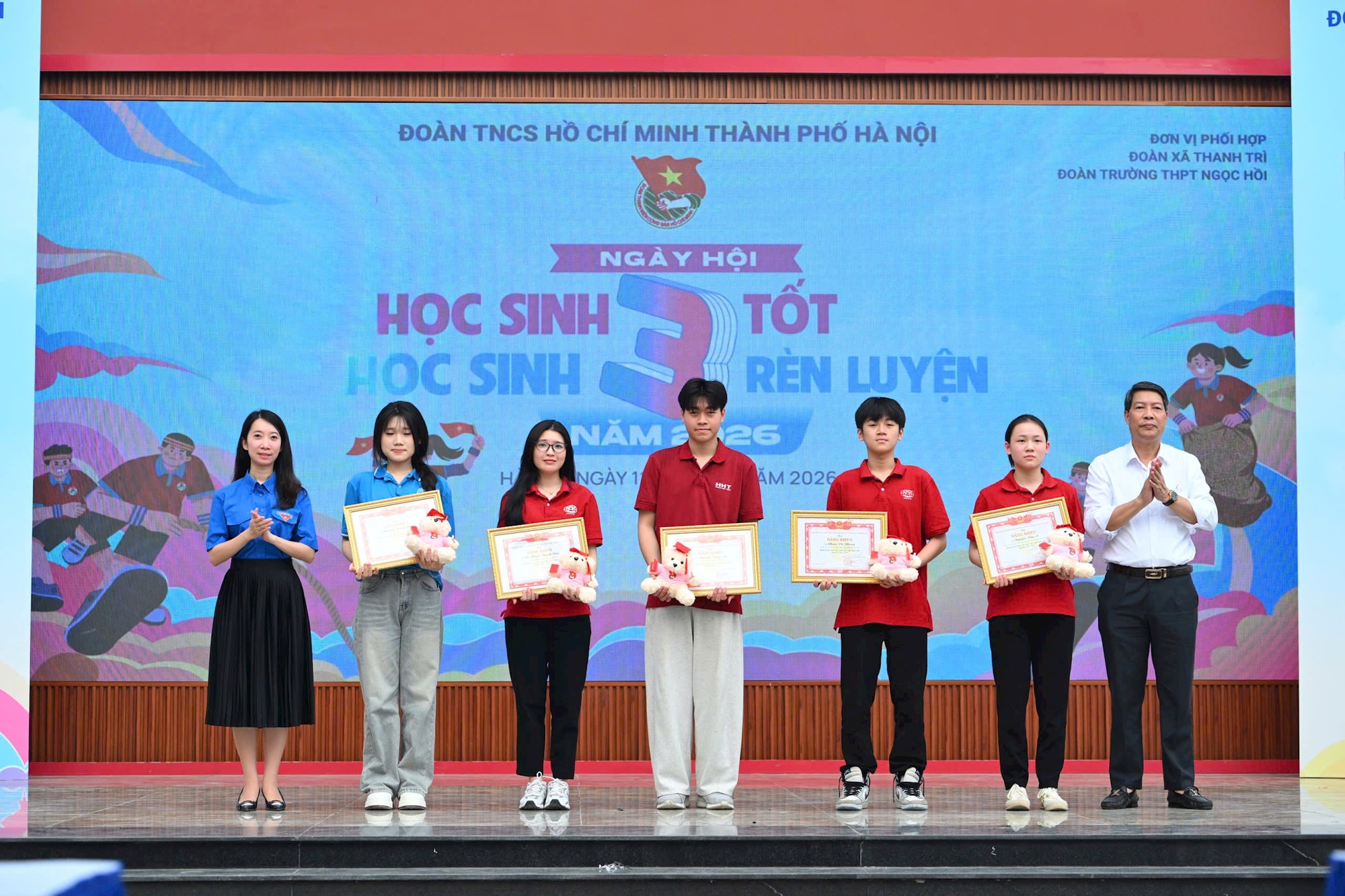 Hà Nội tuyên dương học sinh "3 rèn luyện", "3 tốt" tiêu biểu cấp Thành phố- Ảnh 4.