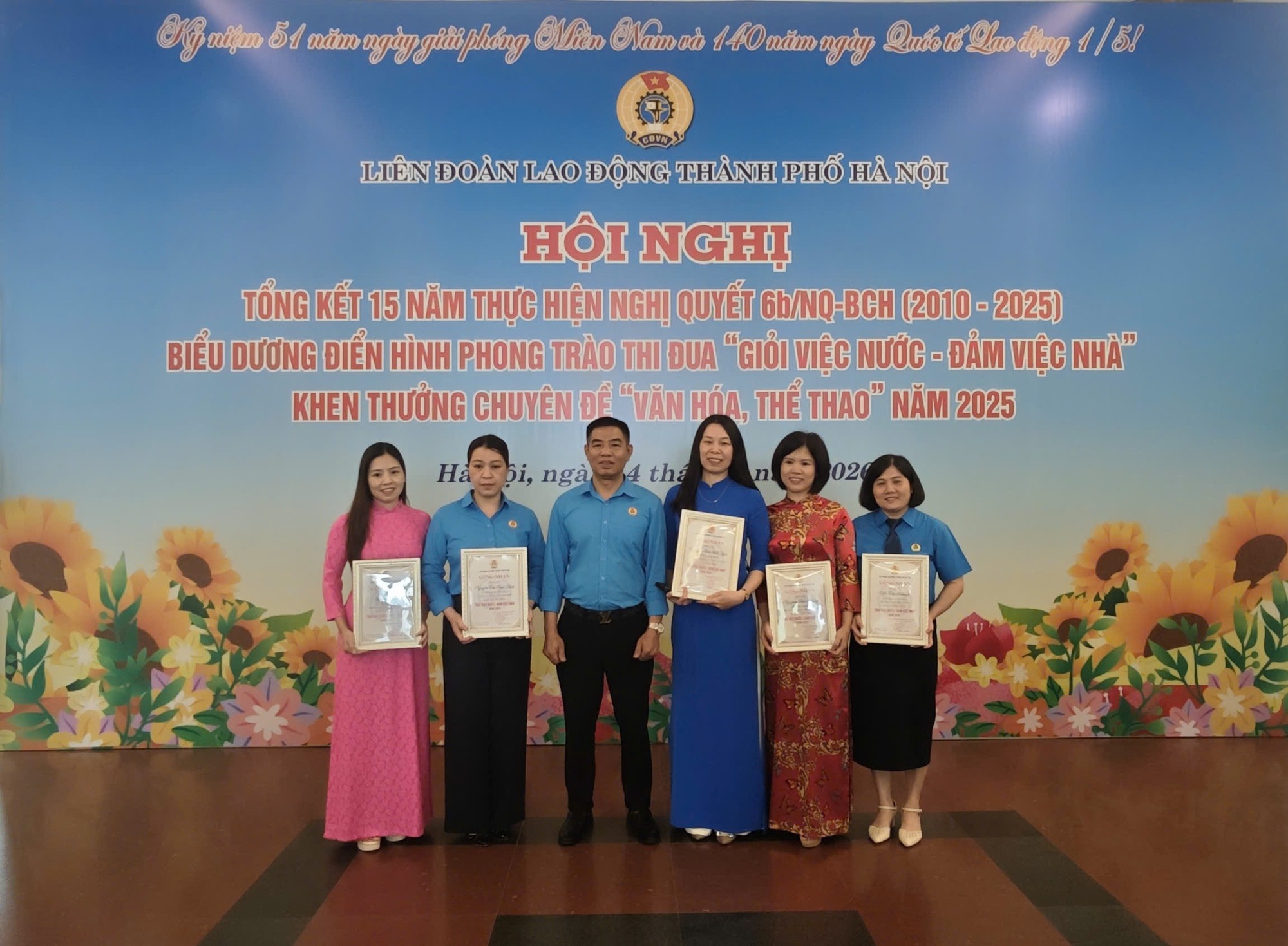 Hà Nội tổng kết 15 năm thực hiện Nghị quyết 6b về công tác vận động nữ công nhân, viên chức, lao động- Ảnh 2.