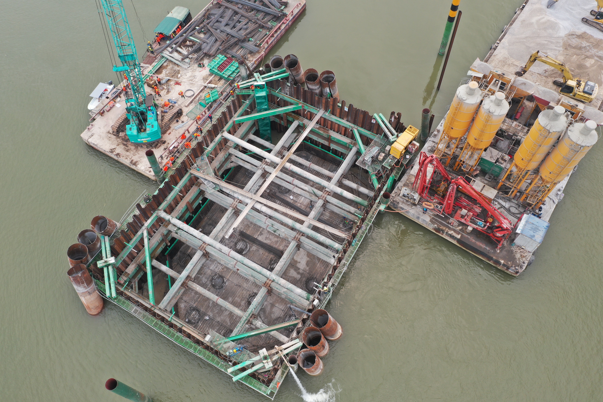 Toàn cảnh tiến độ cầu Trần Hưng Đạo: Quyết liệt tháo gỡ ‘điểm nghẽn’ mặt bằng, tăng tốc về đích 2027- Ảnh 4.