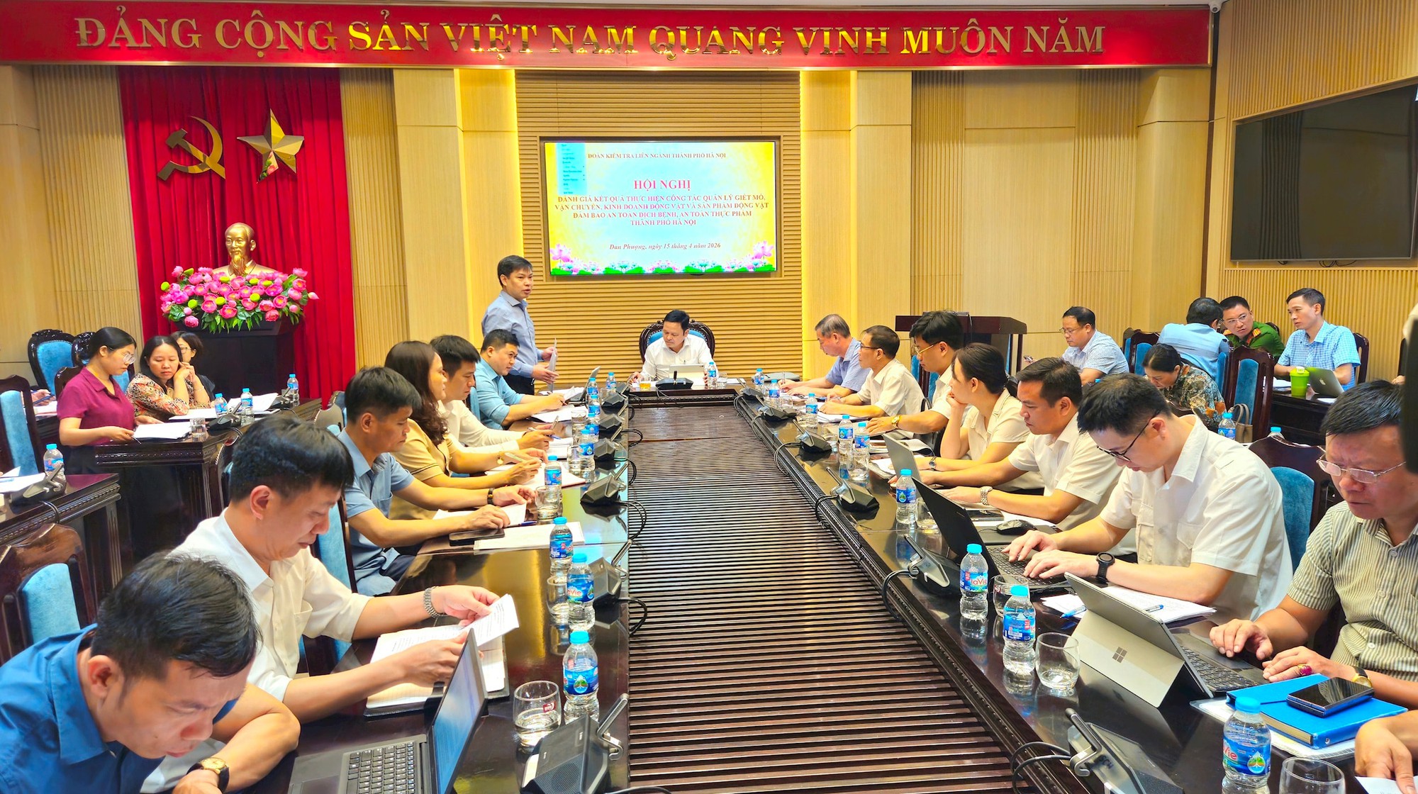 Chủ động quản lý, kiểm soát chặt chẽ các khâu chăn nuôi, giết mổ, vận chuyển, tiêu thụ sản phẩm động vật- Ảnh 1.