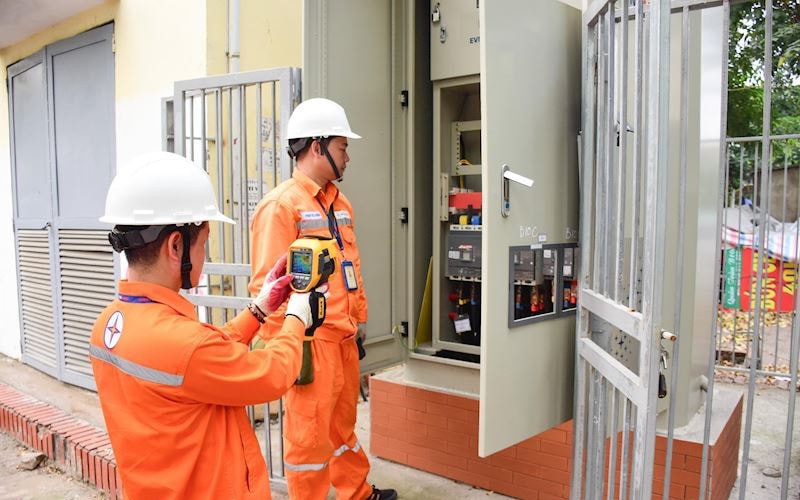 EVNHANOI tăng cường kiểm tra, rà soát toàn bộ lưới điện, kịp thời phát hiện và xử lý các nguy cơ mất an toàn
