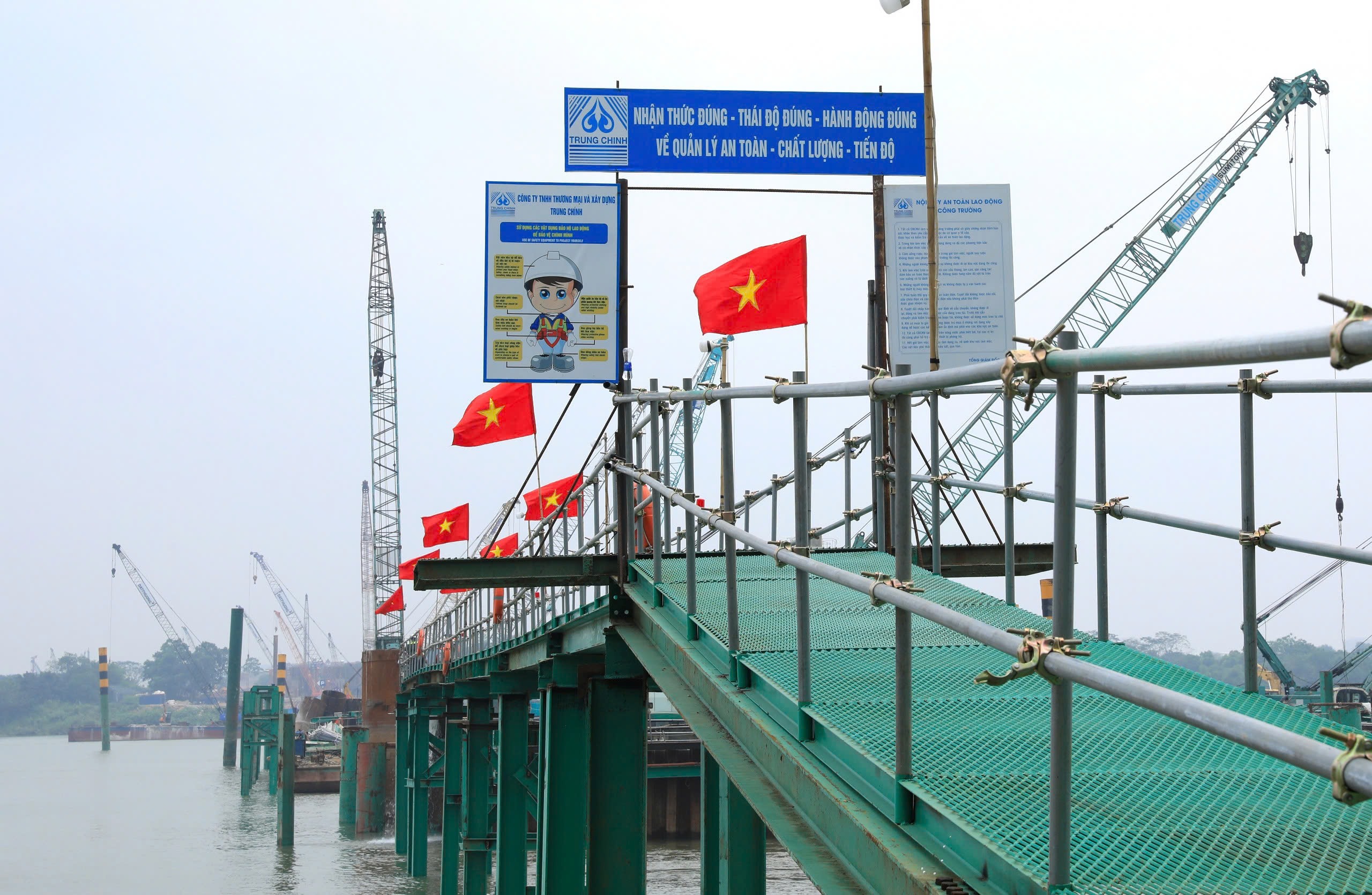 Toàn cảnh tiến độ cầu Trần Hưng Đạo: Quyết liệt tháo gỡ ‘điểm nghẽn’ mặt bằng, tăng tốc về đích 2027- Ảnh 5.