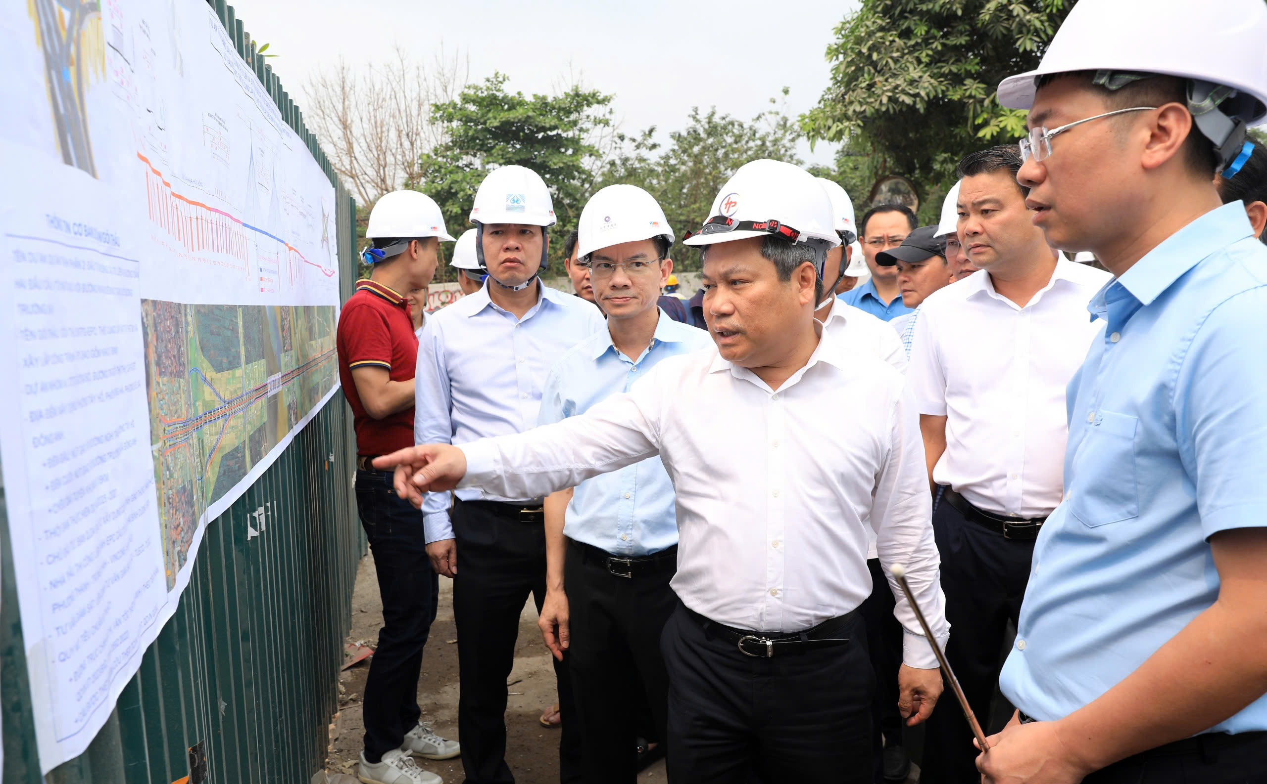 Toàn cảnh “siêu dự án” cầu Tứ Liên: Gỡ nút thắt mặt bằng, tăng tốc về đích 2027- Ảnh 1.