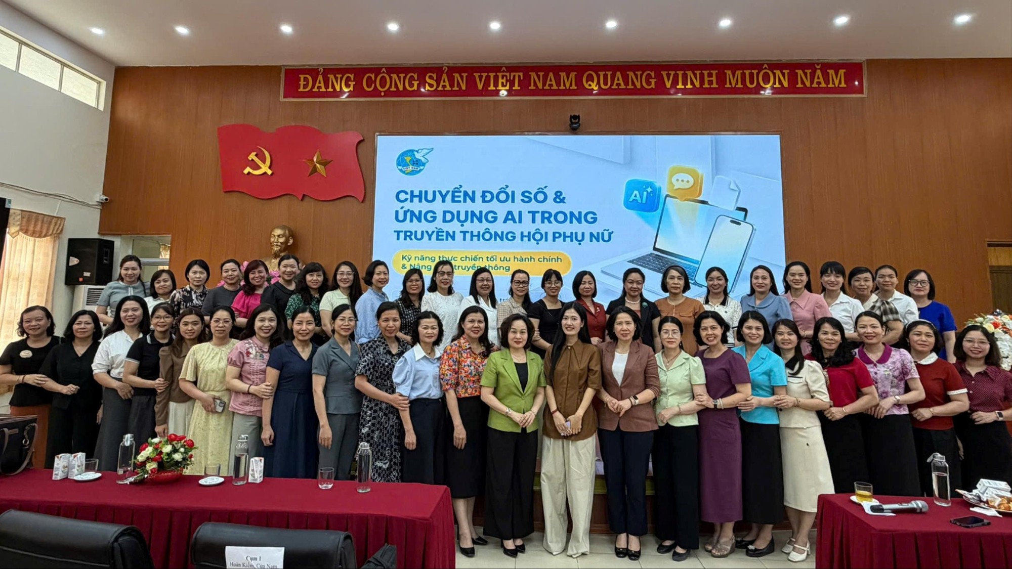 Gần 300 cán bộ Hội phụ nữ Thủ đô tham gia lớp bồi dưỡng kiến thức mới- Ảnh 2.