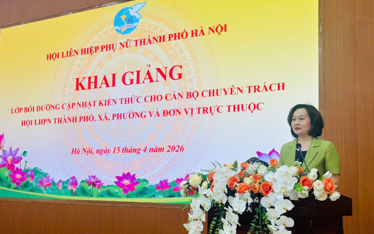 Phó Chủ tịch Thường trực Hội Liên hiệp phụ nữ thành phố Hà Nội Phạm Thị Thanh Hương phát biểu khai mạc.