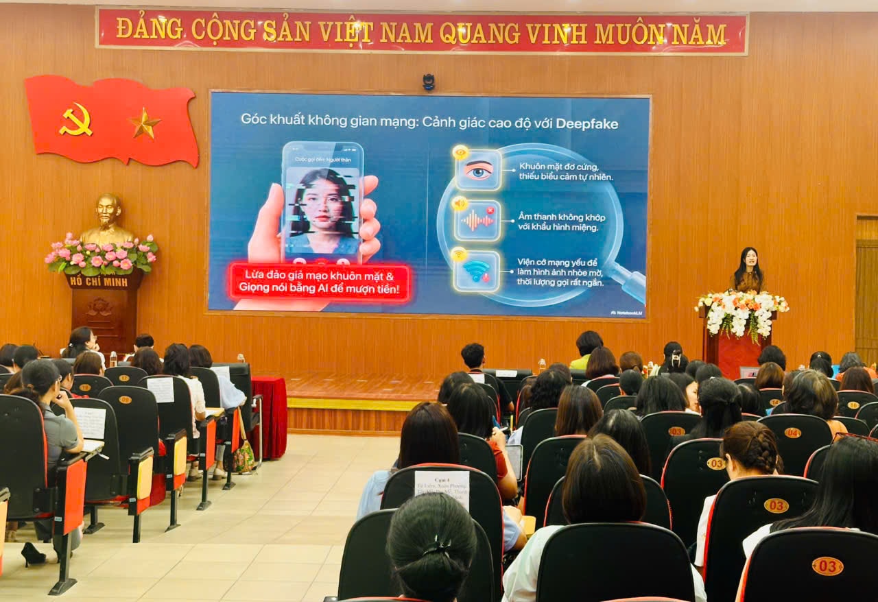 Gần 300 cán bộ Hội phụ nữ Thủ đô tham gia lớp bồi dưỡng kiến thức mới- Ảnh 1.