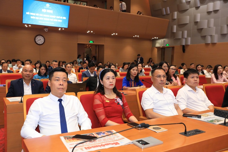 Hanoi leaders engage SMEs in dialogue to remove barriers, boost growth- Ảnh 3.