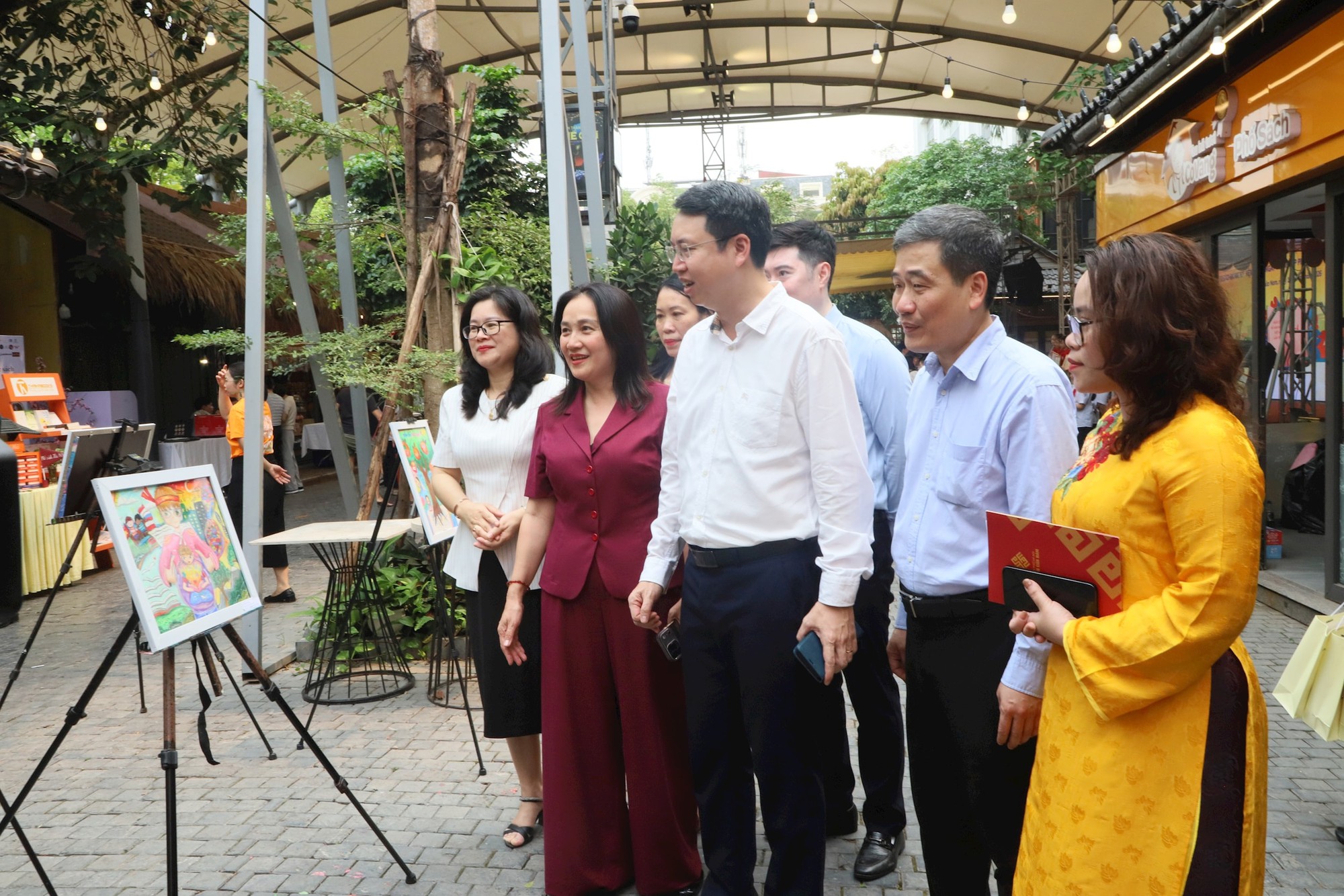 Phường Cửa Nam khai mạc Hội sách hưởng ứng Ngày Sách và Văn hóa đọc Việt Nam lần thứ 5- Ảnh 4.