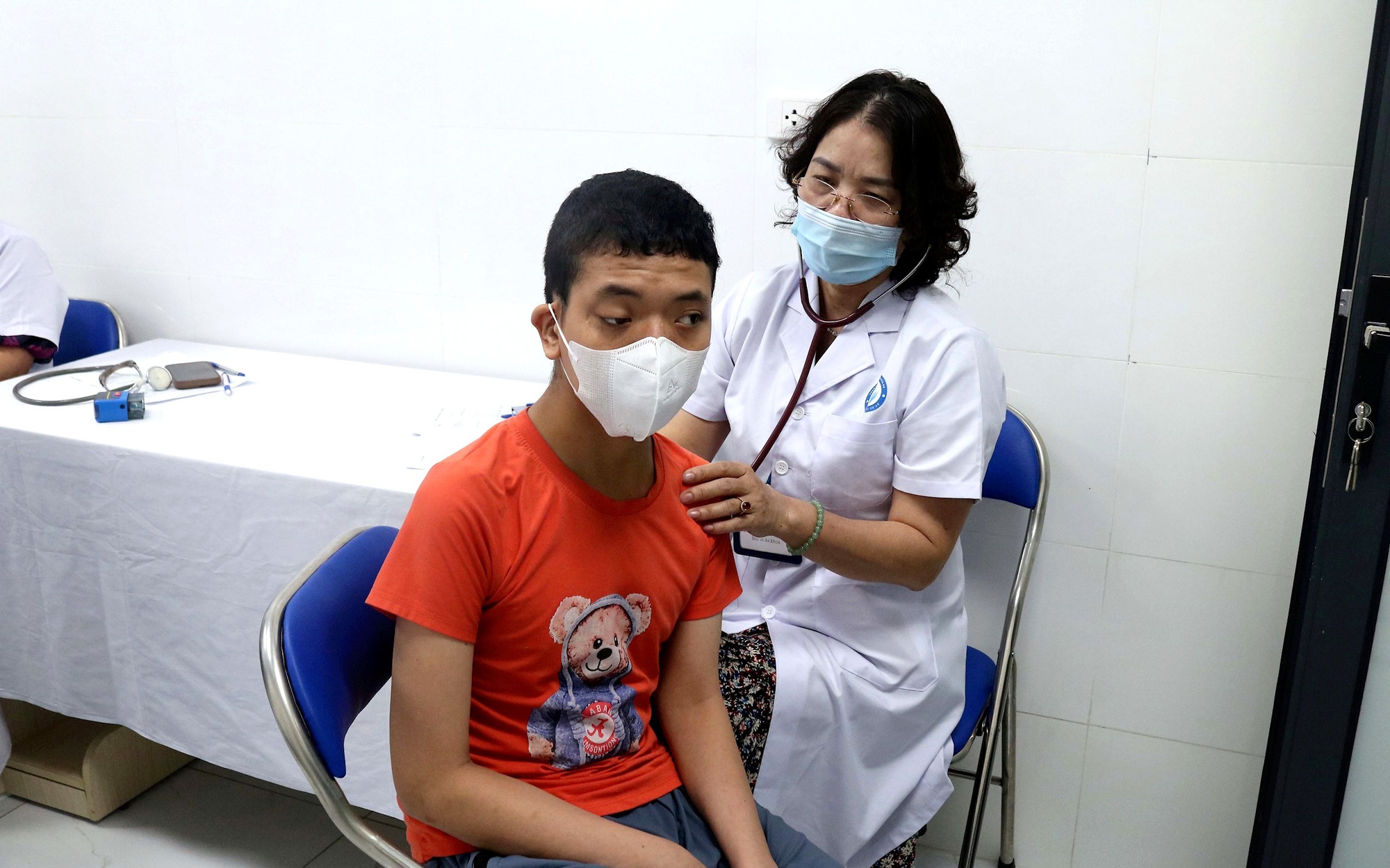 Người khuyết tật được khám các chuyên khoa lâm sàng, siêu âm ổ bụng, chụp X-quang tim phổi..