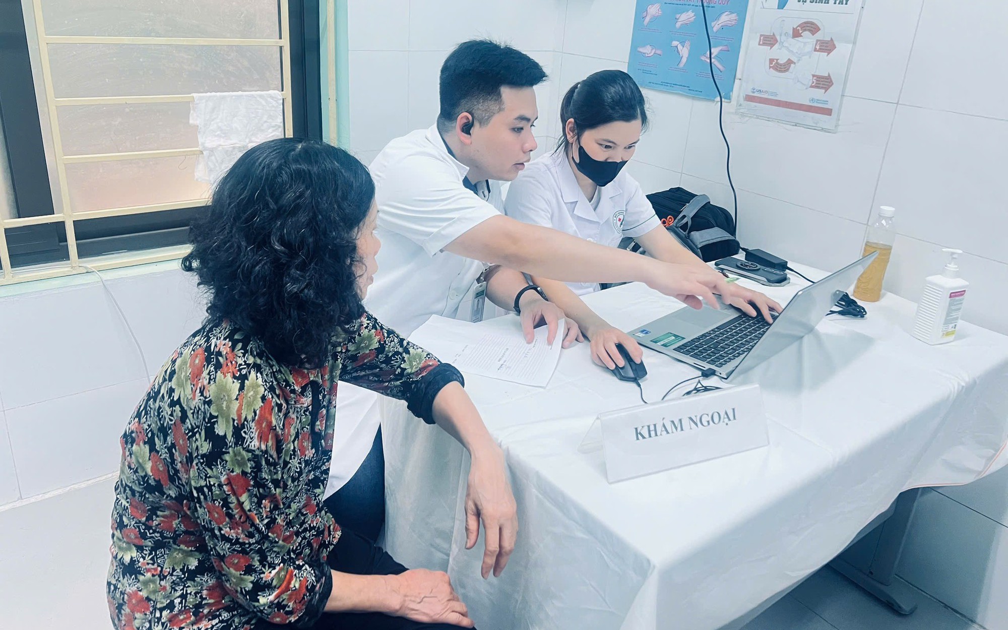 Gần 600 người cao tuổi phường Yên Hòa được khám sức khỏe miễn phí
