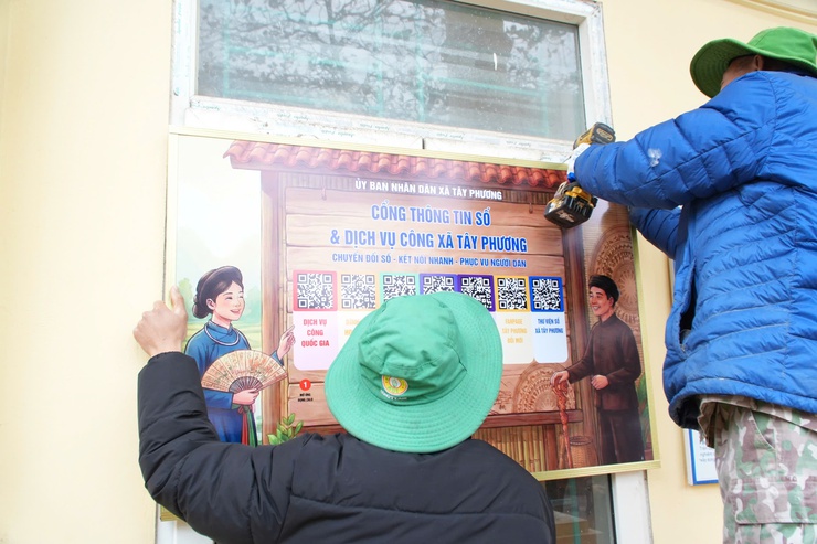 Xã Tây Phương triển khai lắp đặt và tuyên truyền Cổng thông tin số và dịch vụ công tại các nhà văn hóa thôn- Ảnh 2.