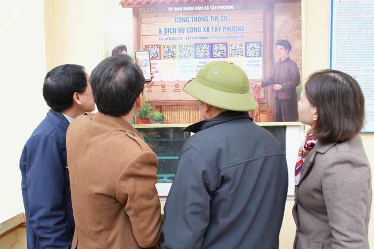 Xã Tây Phương triển khai lắp đặt và tuyên truyền Cổng thông tin số và dịch vụ công tại các nhà văn hóa thôn- Ảnh 3.