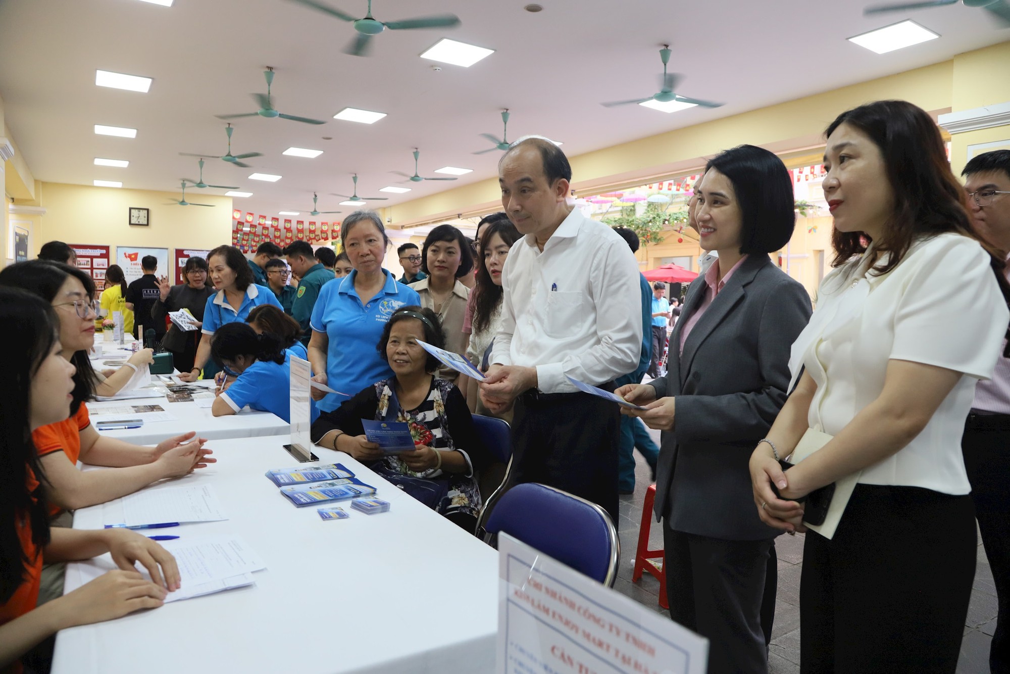 Phường Hoàn Kiếm phát động Tháng hành động về an toàn, vệ sinh lao động năm 2026- Ảnh 4.