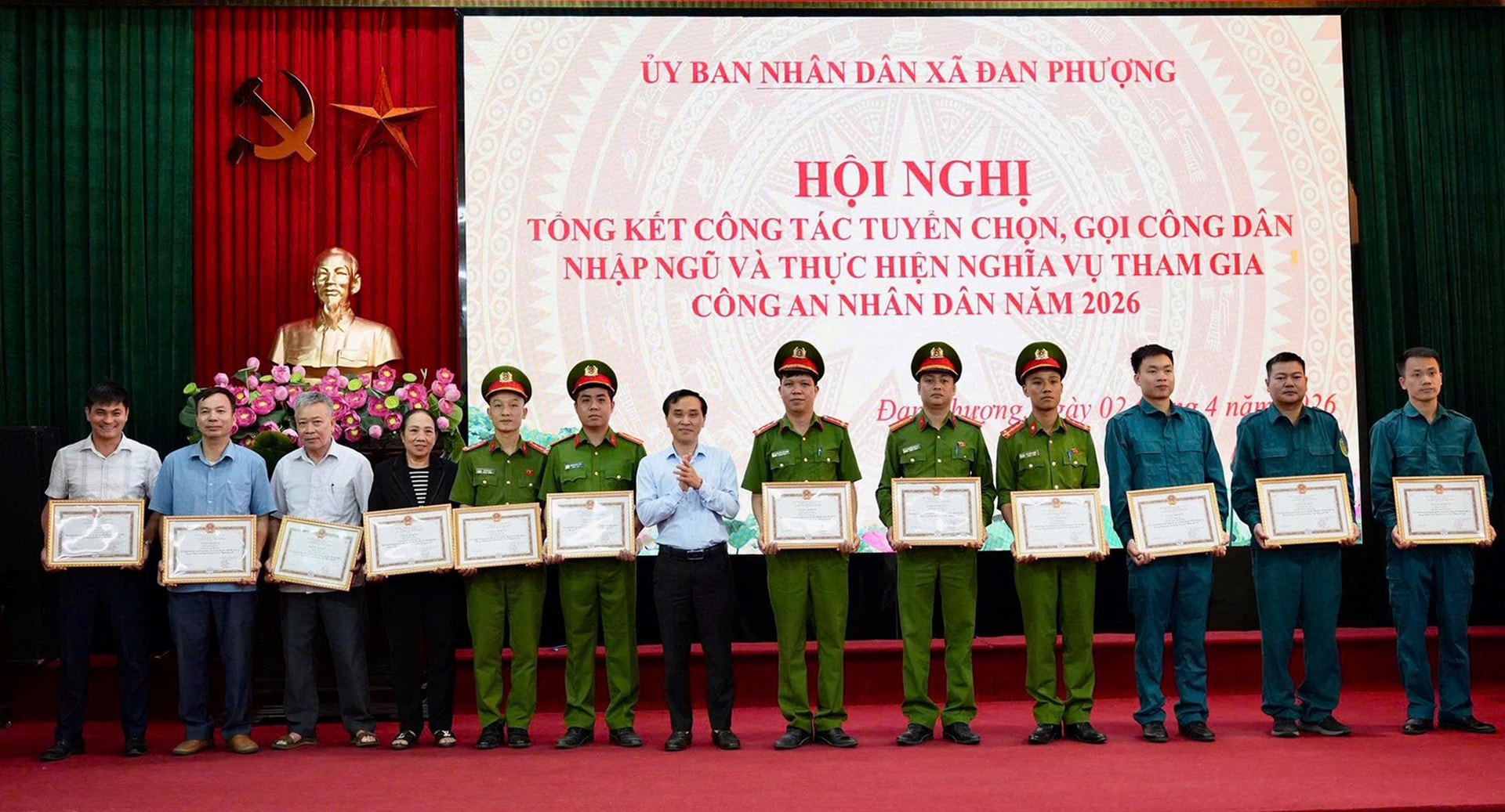 Xã Đan Phượng khen thưởng các tập thể, cá nhân có thành tích xuất sắc trong công tác tuyển, gọi công dân nhập ngũ- Ảnh 4.