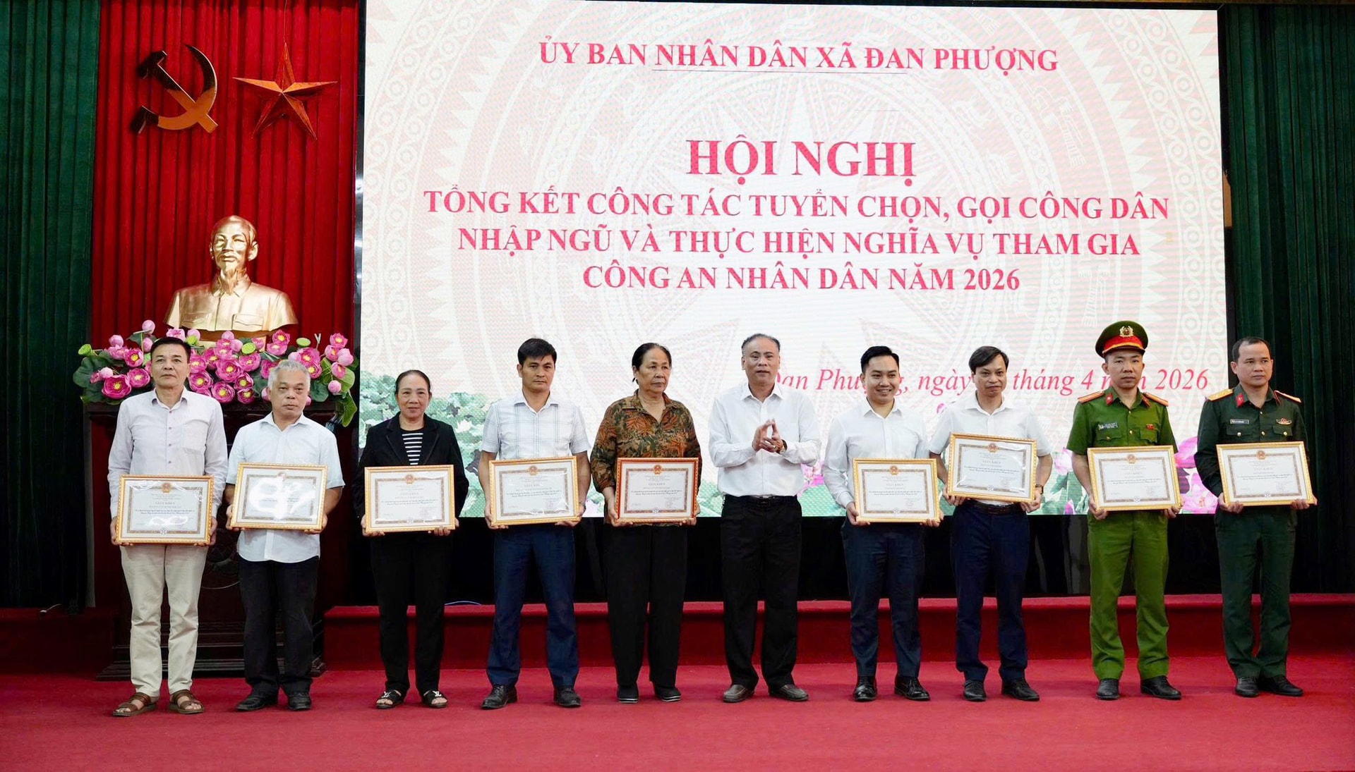 Xã Đan Phượng khen thưởng các tập thể, cá nhân có thành tích xuất sắc trong công tác tuyển, gọi công dân nhập ngũ- Ảnh 2.