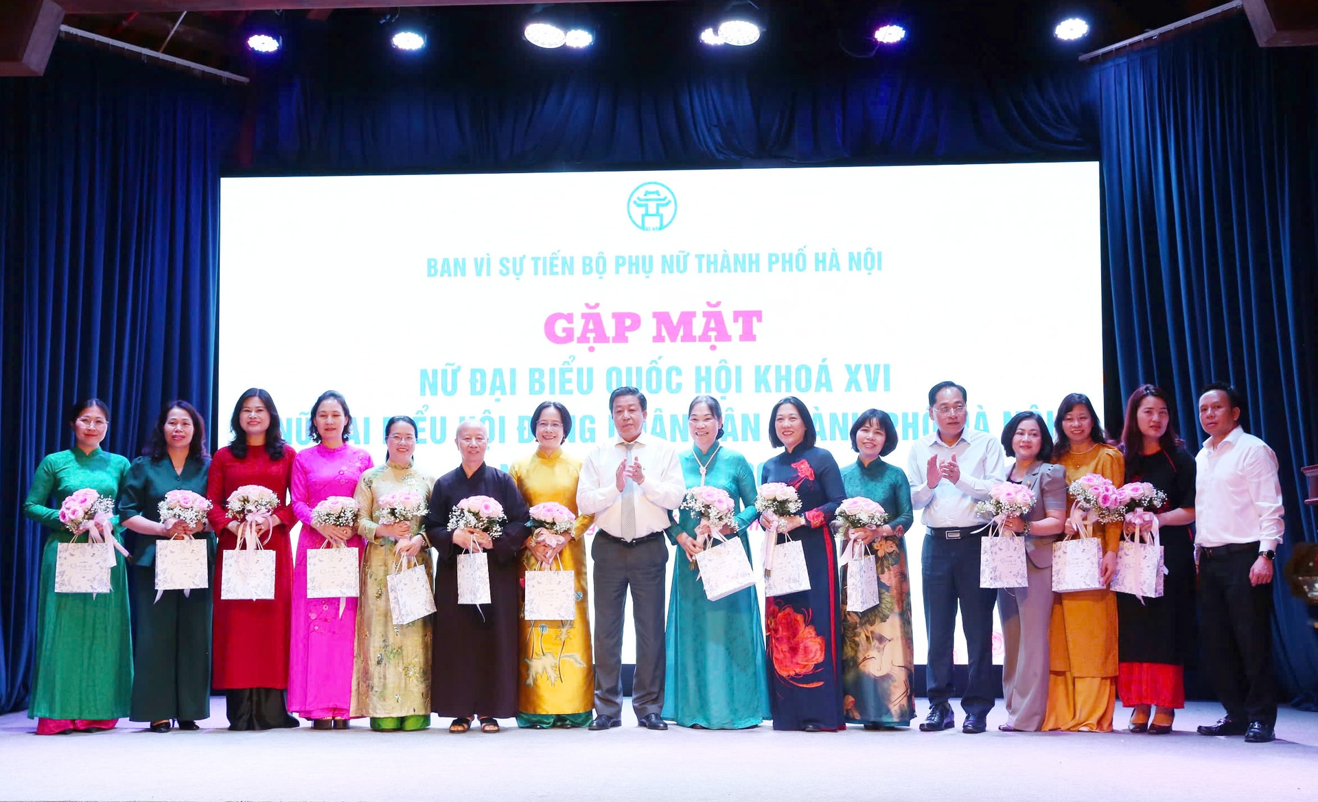 Gặp mặt nữ đại biểu Quốc hội khóa XVI và HĐND Thành phố nhiệm kỳ 2026-2031- Ảnh 2.