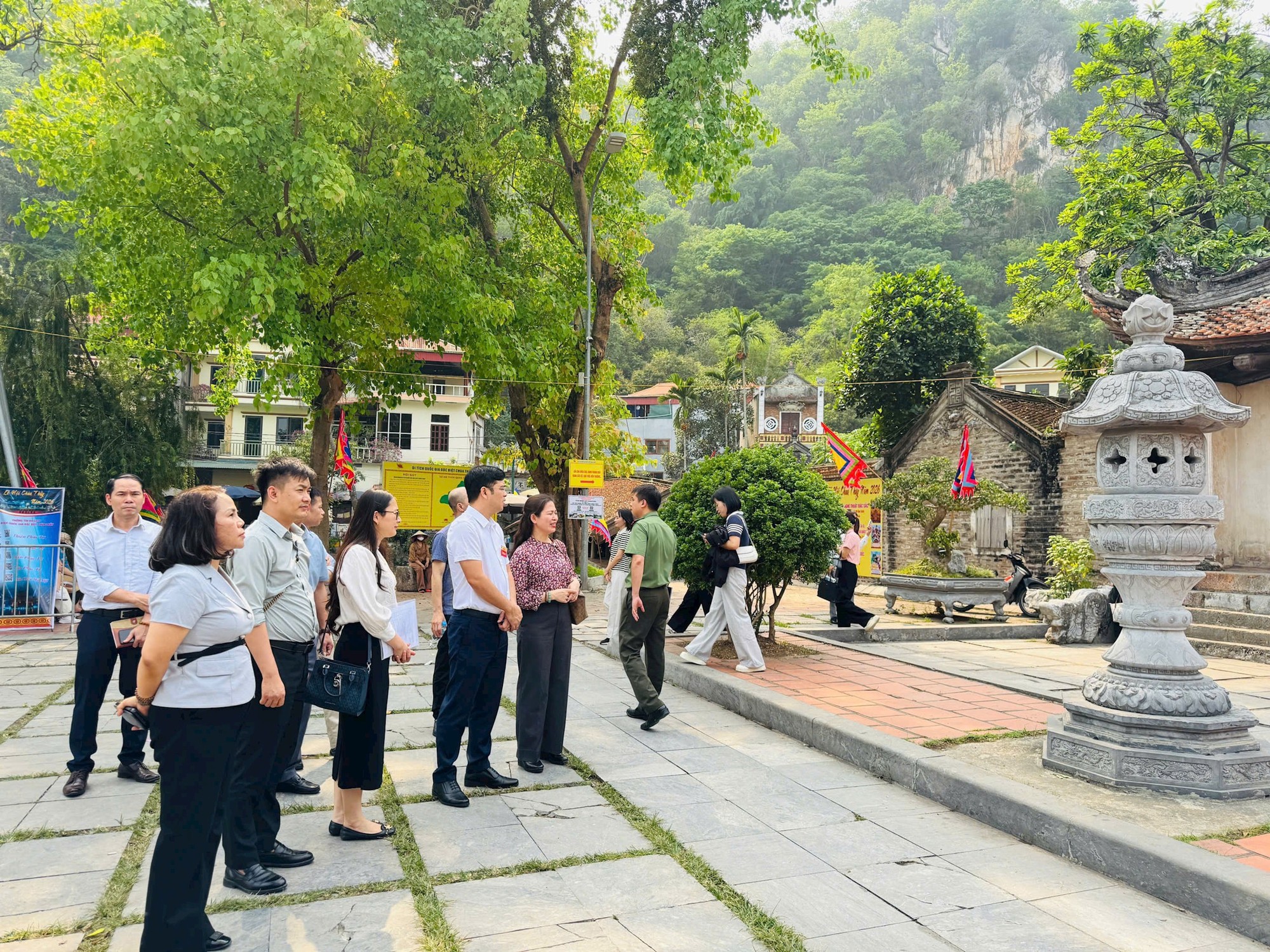 Đoàn kiểm tra liên ngành Thành phố: Rà soát toàn diện, đảm bảo Lễ hội Chùa Thầy 2026 diễn ra an toàn- Ảnh 1.