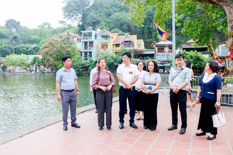 Đoàn kiểm tra liên ngành Thành phố: Rà soát toàn diện, đảm bảo Lễ hội Chùa Thầy 2026 diễn ra an toàn- Ảnh 2.