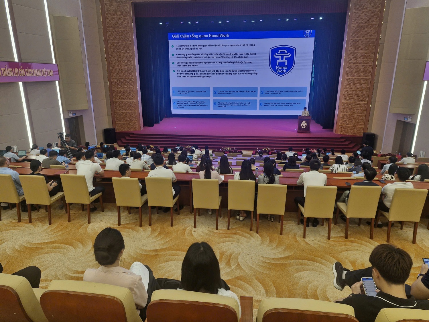 Xã Đông Anh tổ chức tập huấn sử dụng nền tảng Không gian làm việc số (HanoiWork)- Ảnh 1.