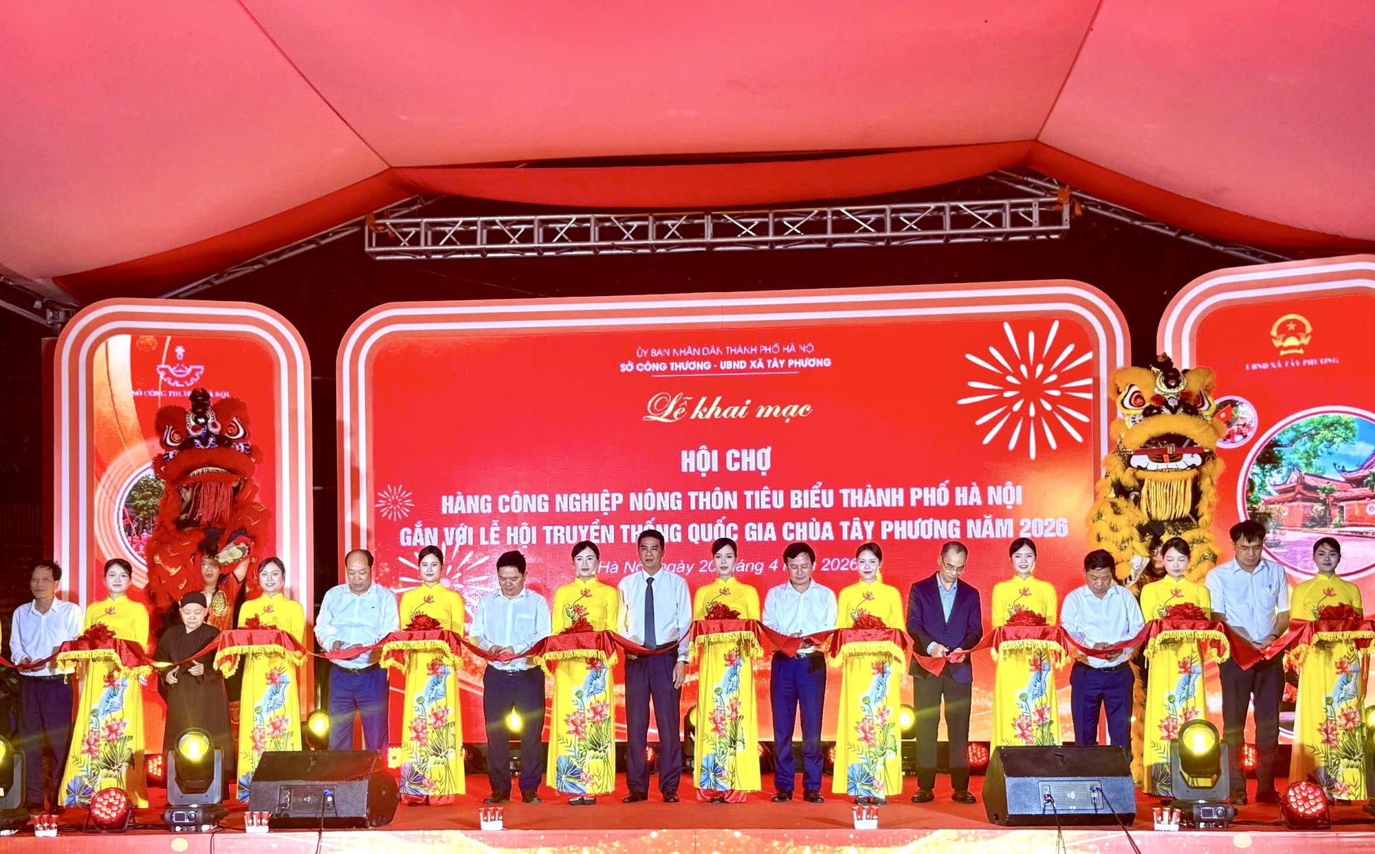 Hội chợ hàng công nghiệp nông thôn tiêu biểu gắn với lễ hội truyền thống Quốc gia chùa Tây Phương- Ảnh 1.