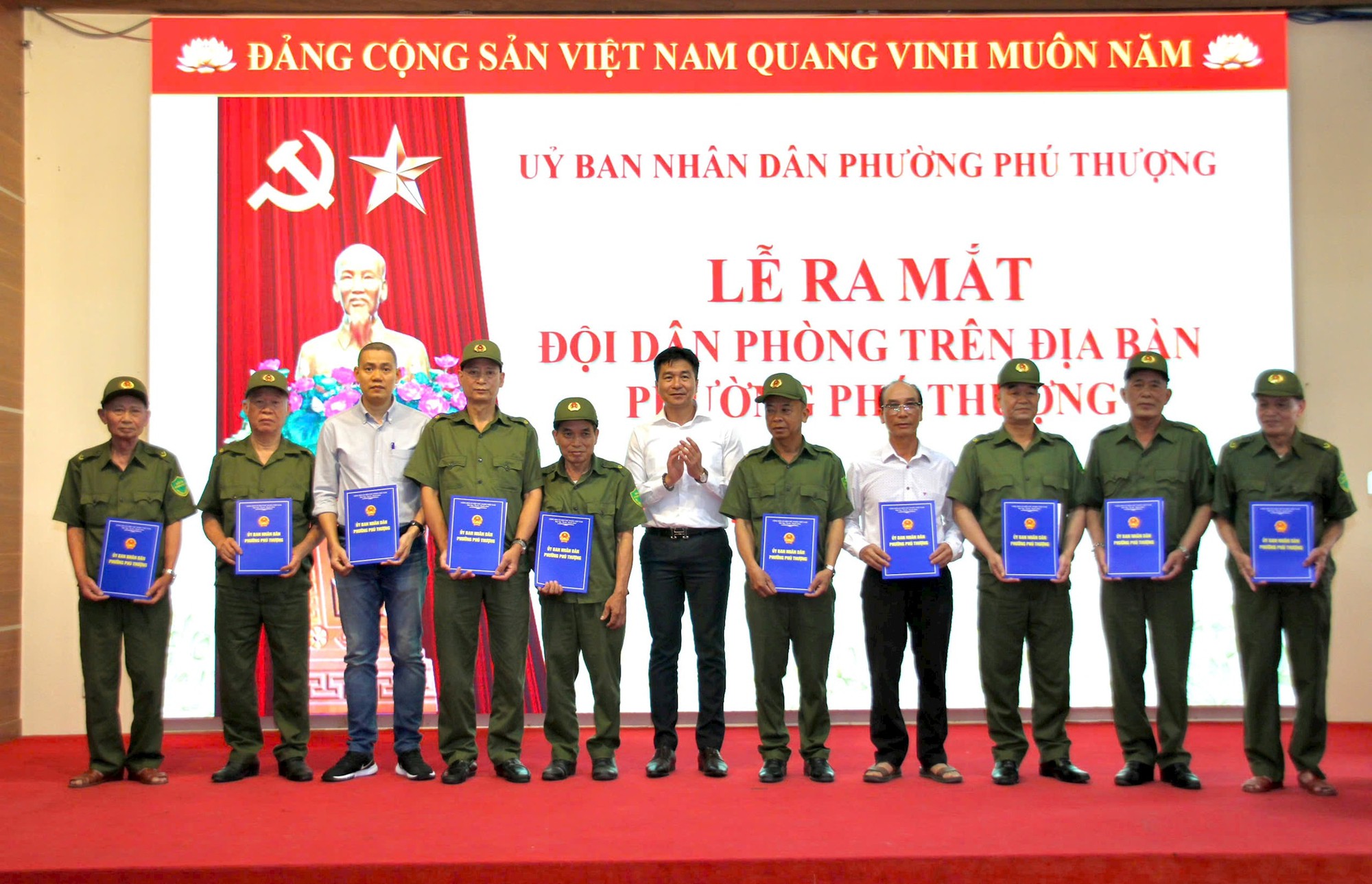 Phường Phú Thượng công bố quyết định thành lập các đội dân phòng trên địa bàn- Ảnh 2.
