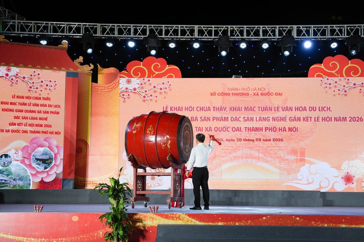 Thay Pagoda Festival opens cultural tourism week showcasing village craft specialties- Ảnh 1.