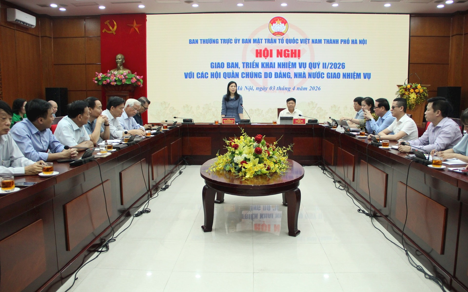 Phó Chủ tịch Thường trực Ủy ban MTTQ Việt Nam thành phố Hà Nội Trần Thị Phương Hoa chủ trì Hội nghị.