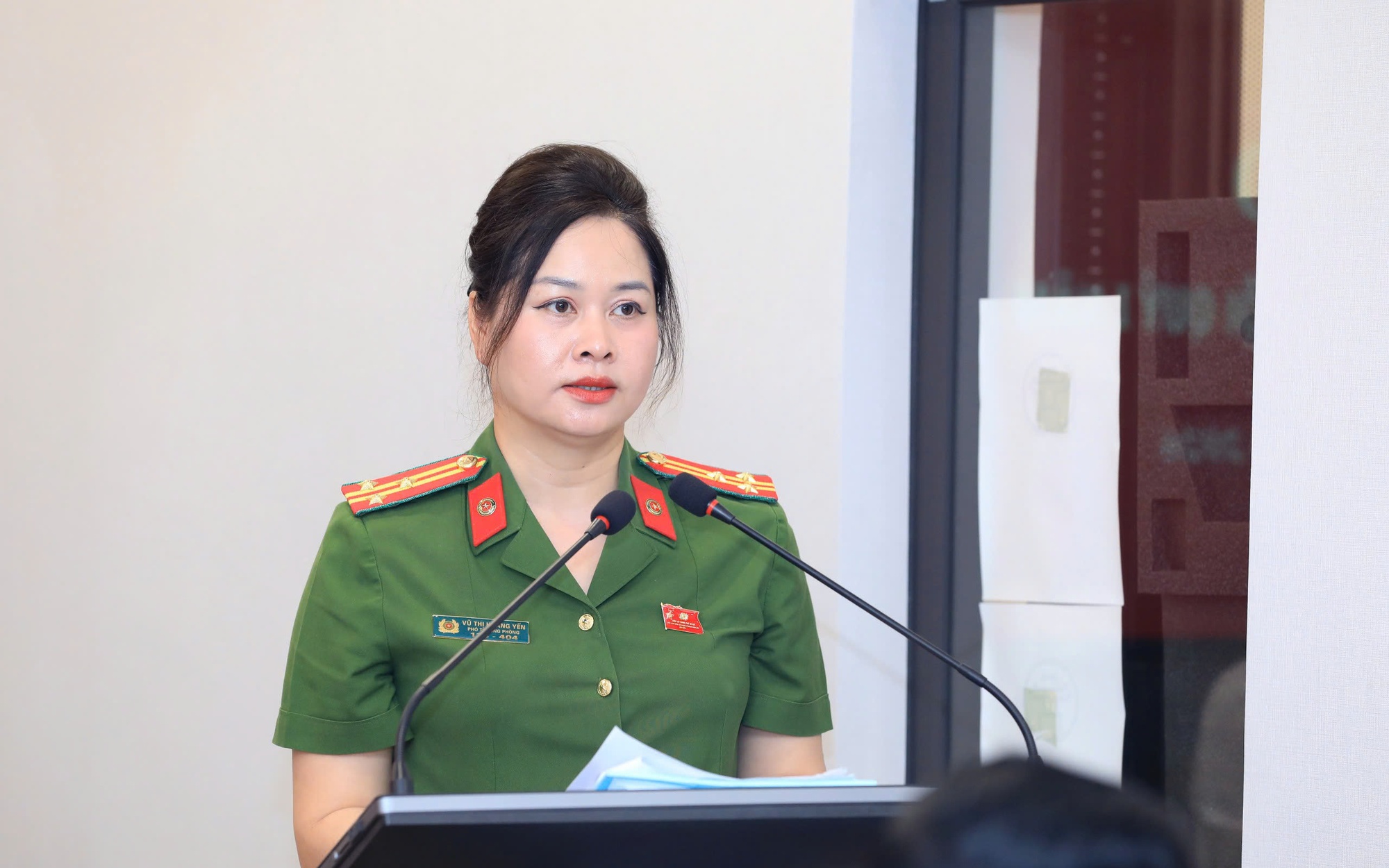 Đại diện Phòng Cảnh sát Kinh tế - Công an thành phố Hà Nội trao đổi tại buổi họp báo (Ảnh: Lê Hải)