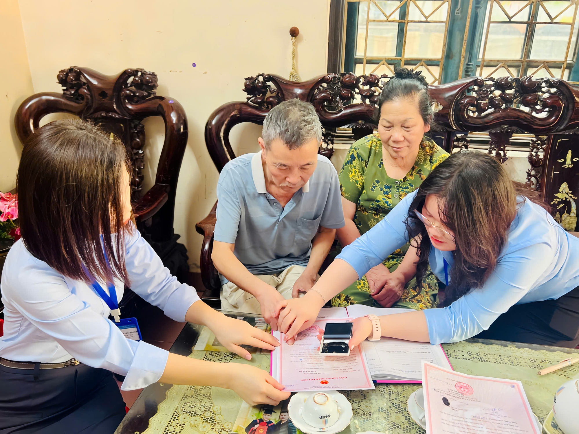 Điểm hỗ trợ Dịch vụ công số Yên Nghĩa: Không để ai bị bỏ lại phía sau trong tiếp cận dịch vụ công- Ảnh 1.