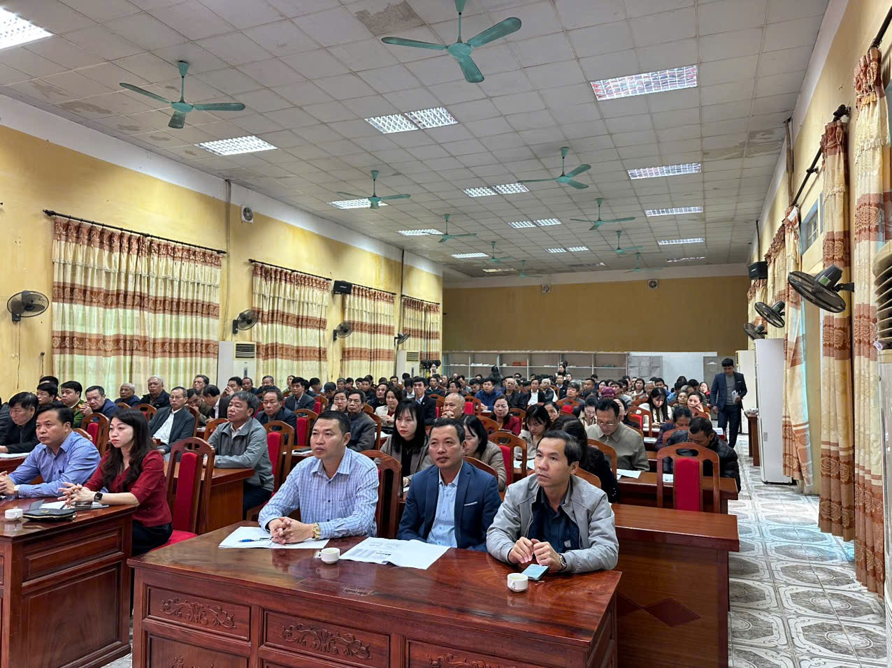 Xã Hồng Sơn đẩy mạnh chuyển đổi số, phổ biến cẩm nang và tập huấn chữ ký số trên VNeID- Ảnh 2.