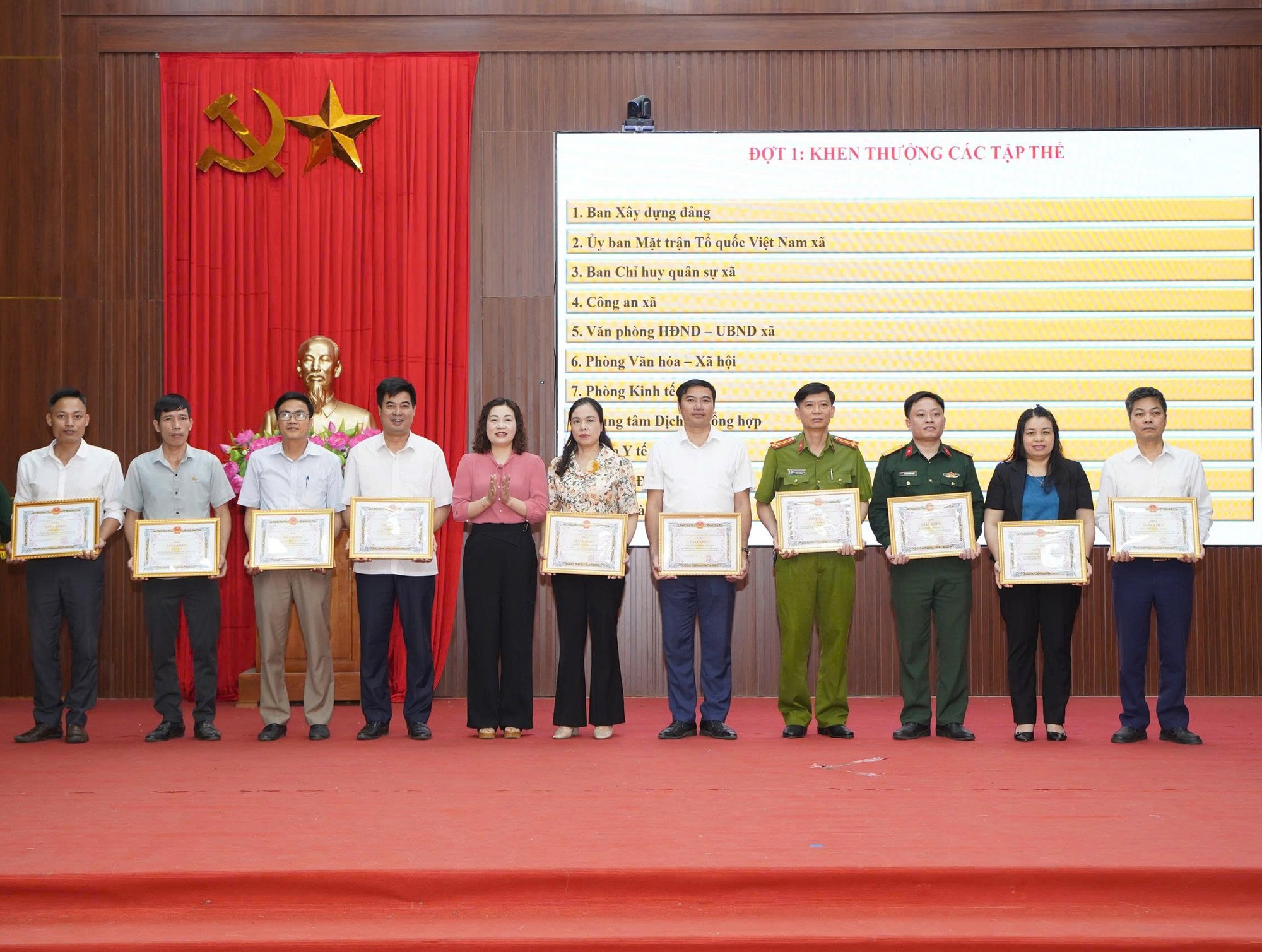 Xã Chuyên Mỹ: Khen thưởng nhiều tập thể, cá nhân có thành tích xuất sắc trong công tác tuyển, gọi công dân nhập ngũ- Ảnh 1.