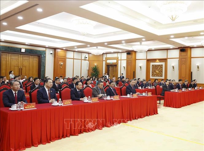 Trao quyết định bổ nhiệm Trưởng ban Tổ chức Trung ương và Chánh Văn phòng Trung ương Đảng- Ảnh 1.