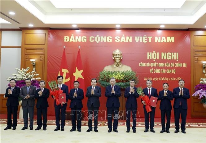 Trao quyết định bổ nhiệm Trưởng ban Tổ chức Trung ương và Chánh Văn phòng Trung ương Đảng- Ảnh 4.