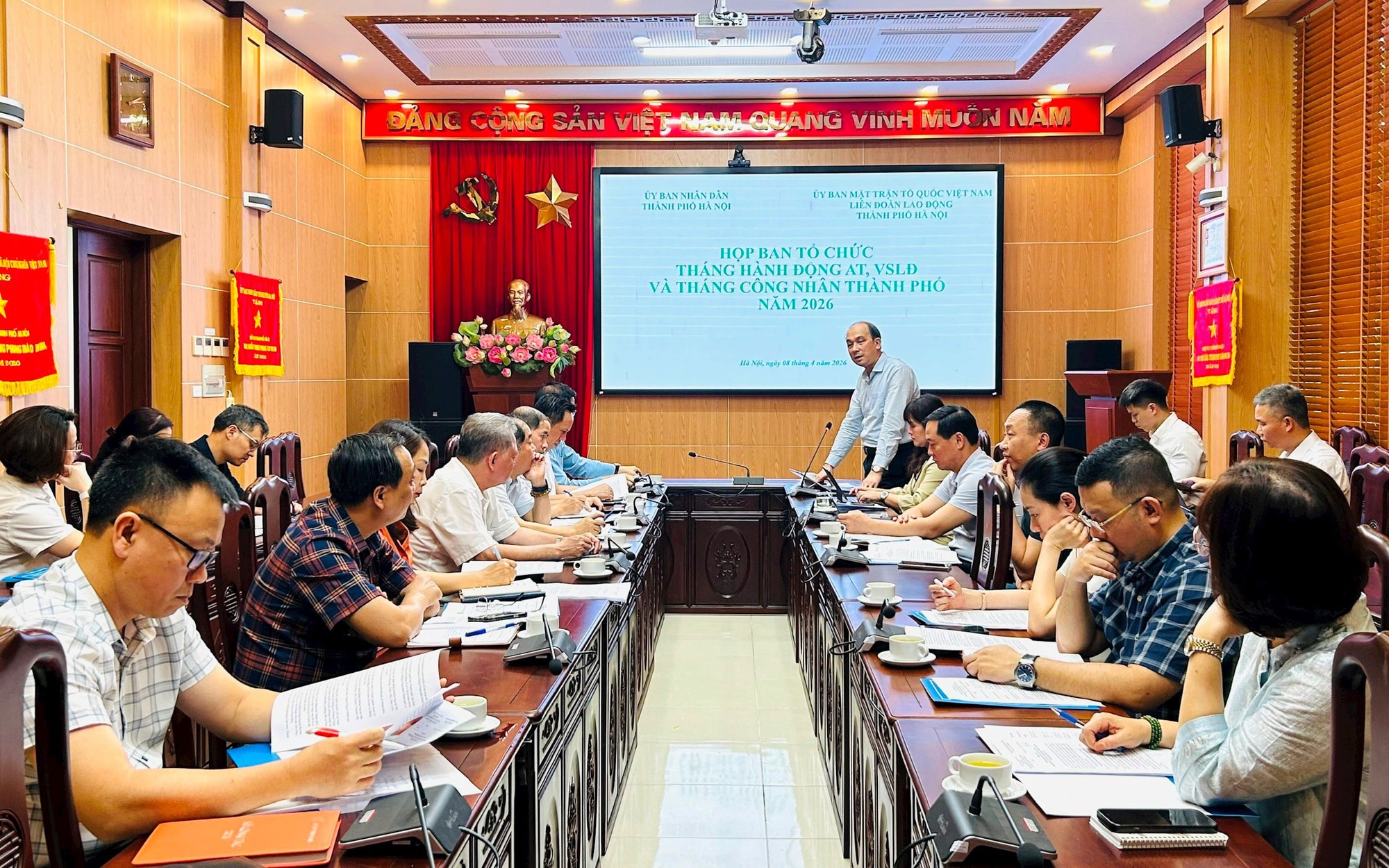 Quang cảnh Họp Ban tổ chức.