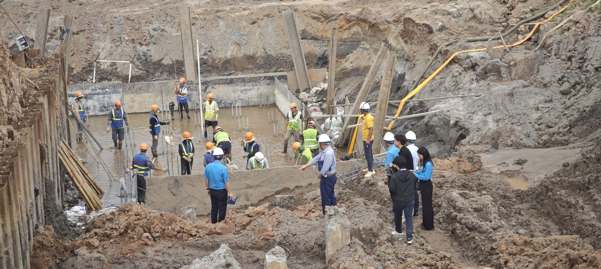 Lãnh đạo Liên đoàn Lao động Thành phố động viên công nhân làm việc xuyên kỳ nghỉ lễ- Ảnh 3.